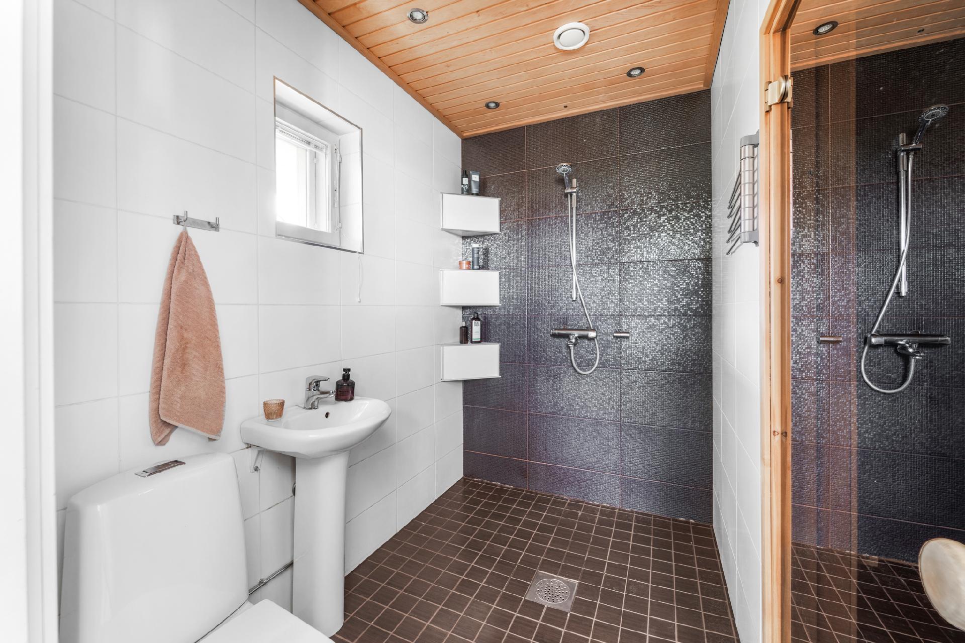 Harakankellontie 13, Rantakylä, Joensuu