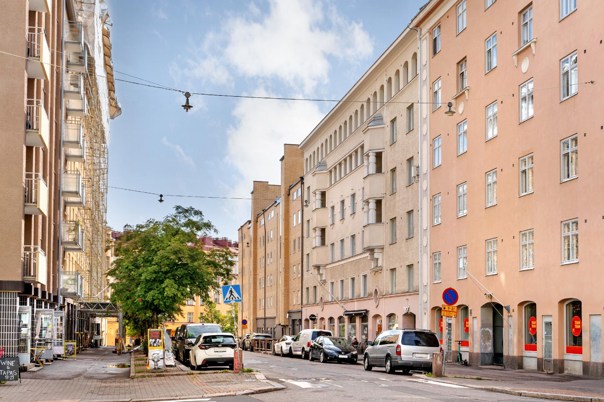 Julkisivu