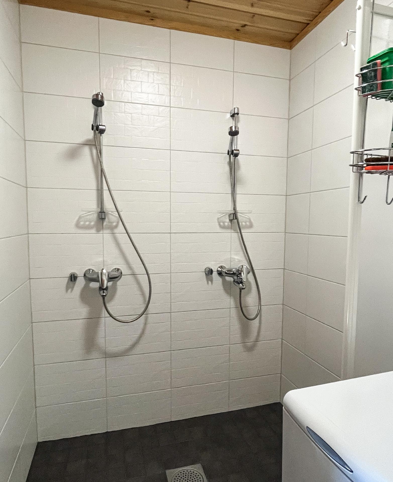 Kylpyhuoneessa pyykinpesukone