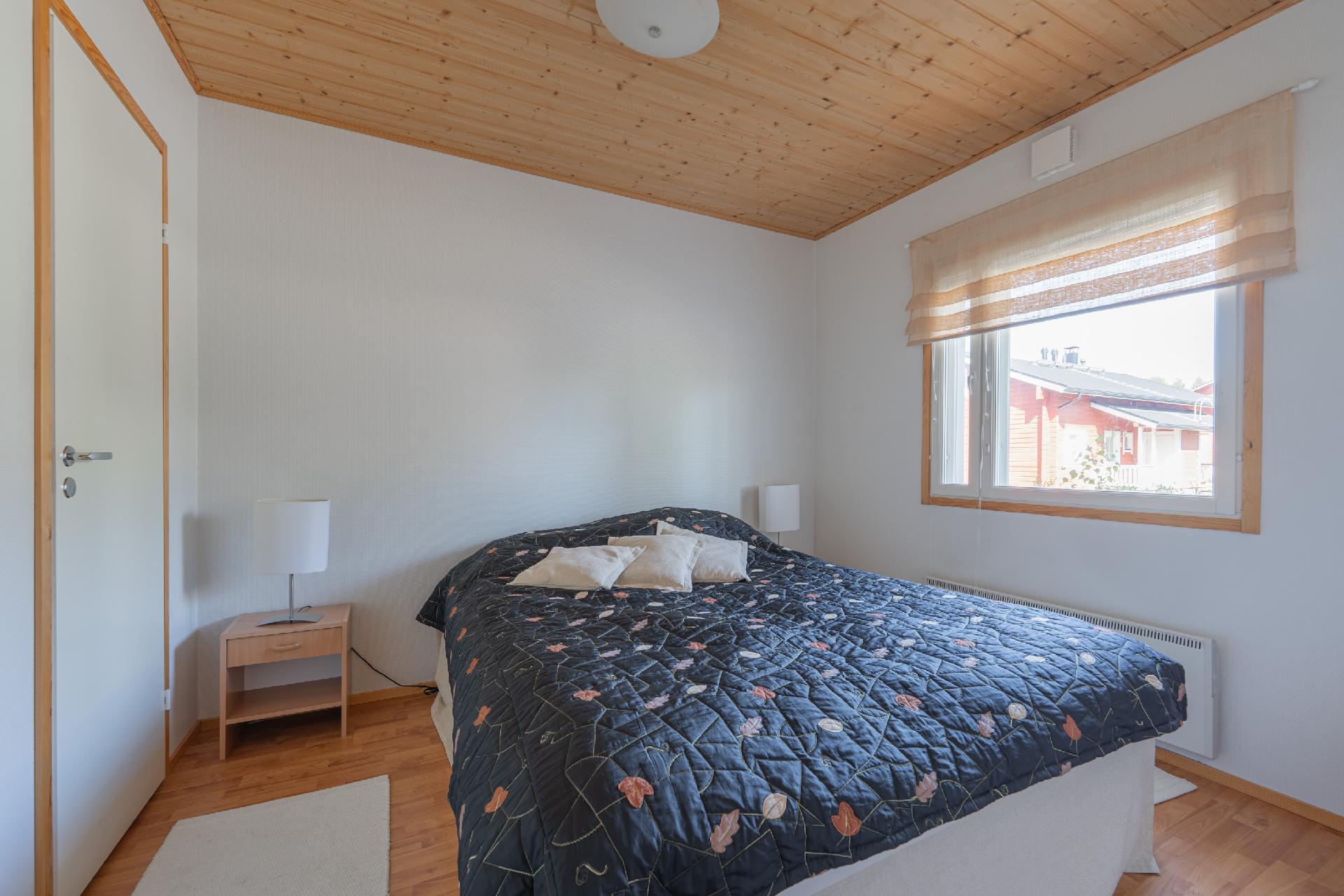 Alakerran makuuhuone