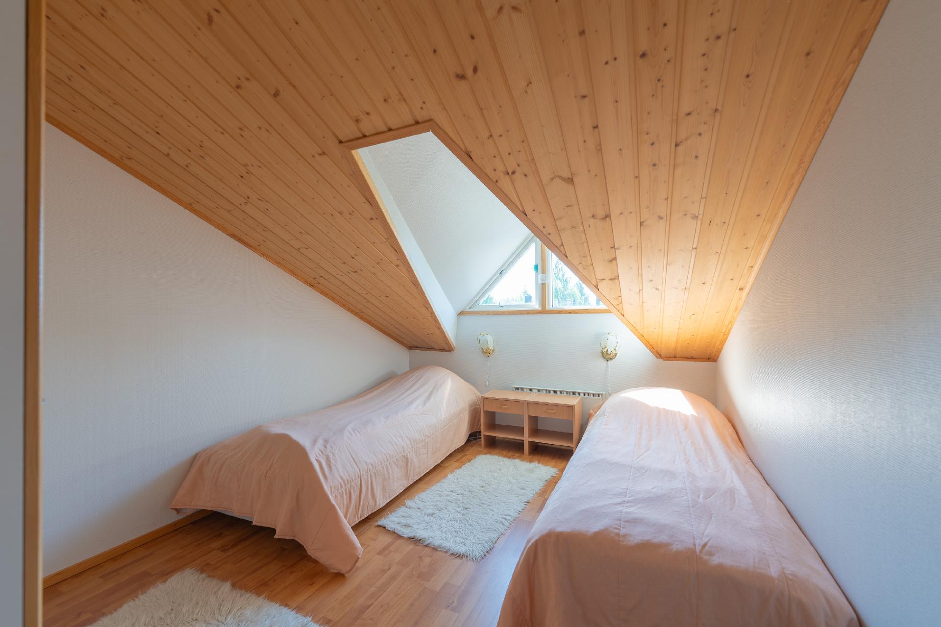 Yläkerran makuuhuone