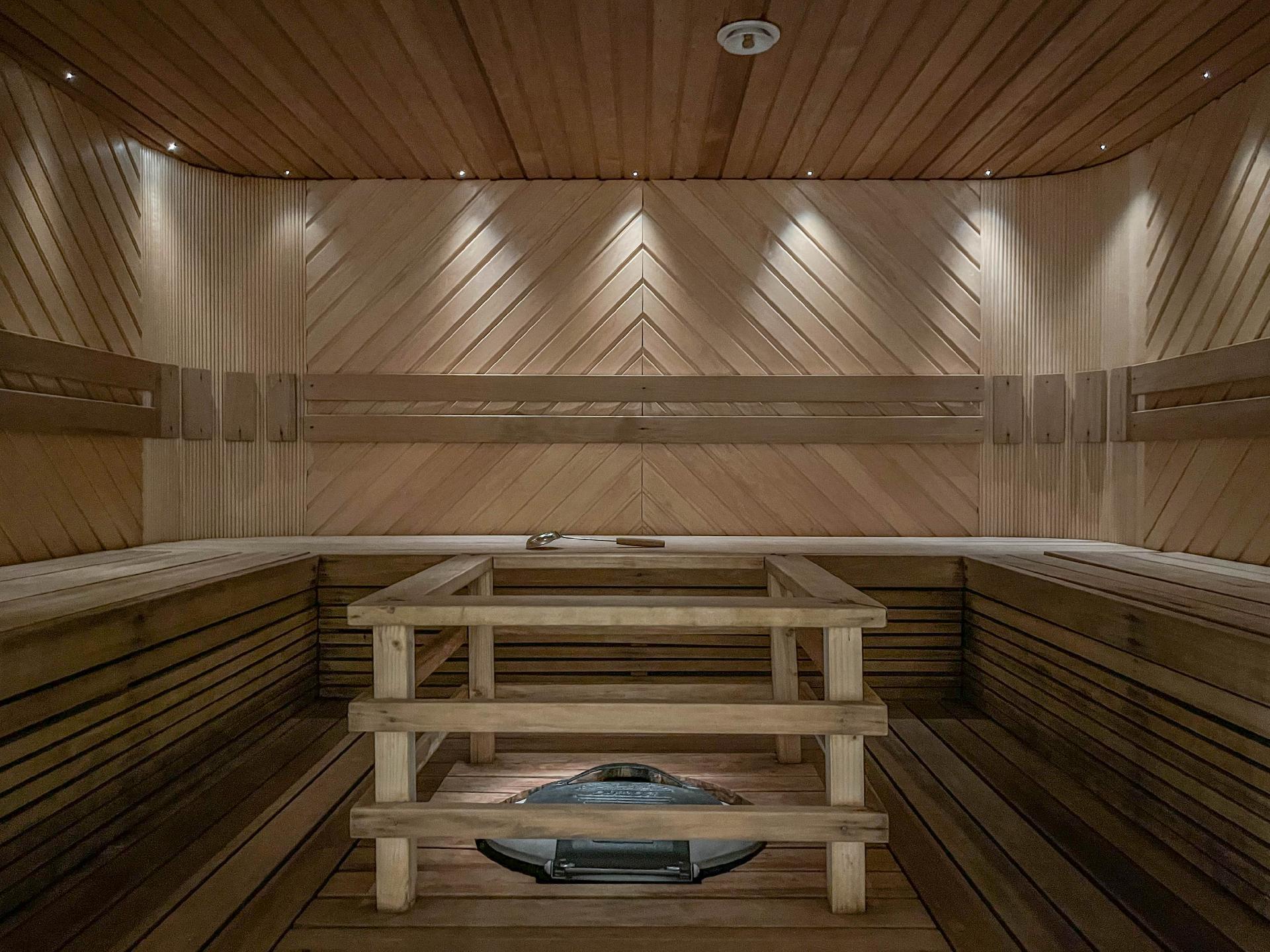 Saunaan mahtuu isompikin porukka