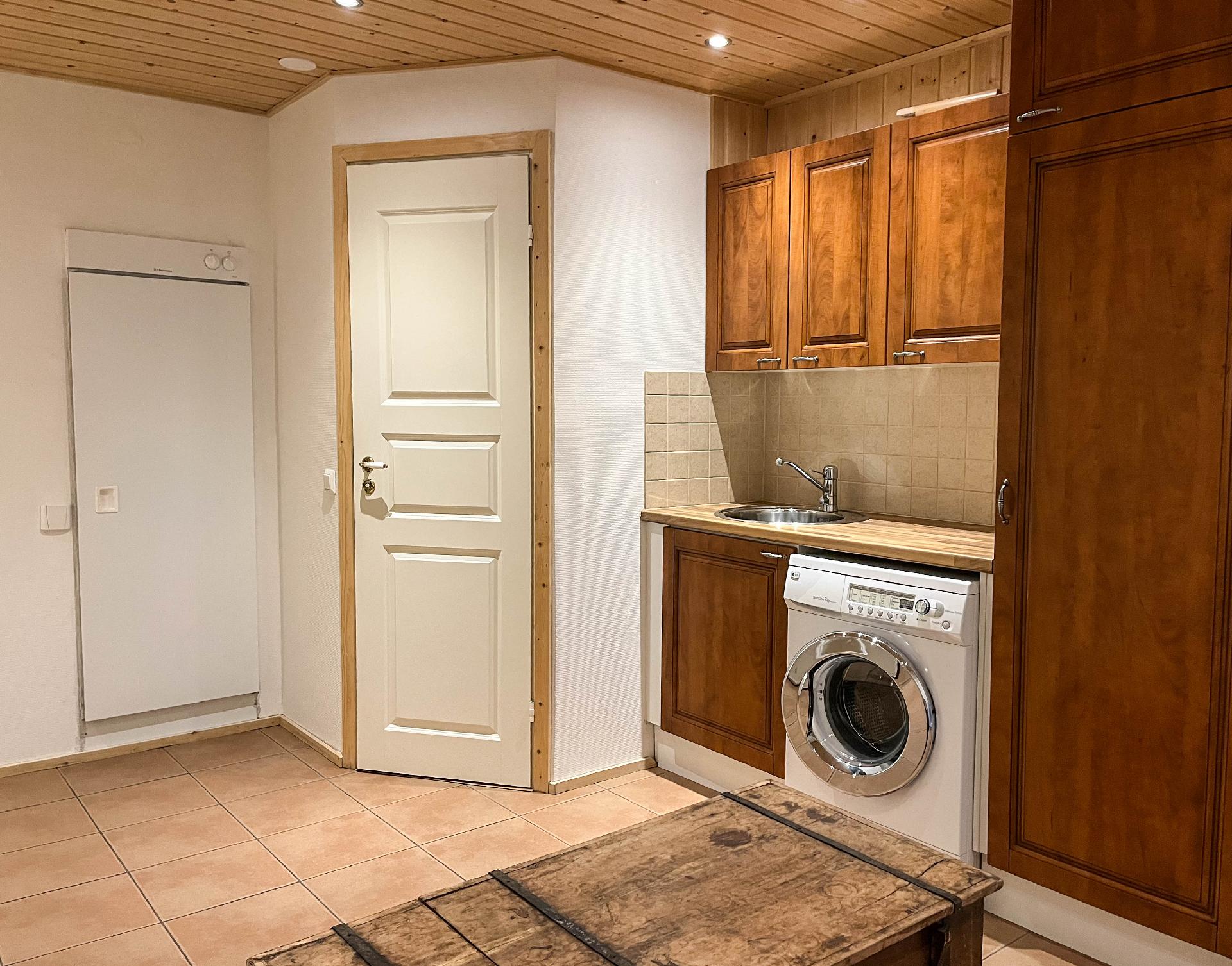 Alakerran kodinhoitotila