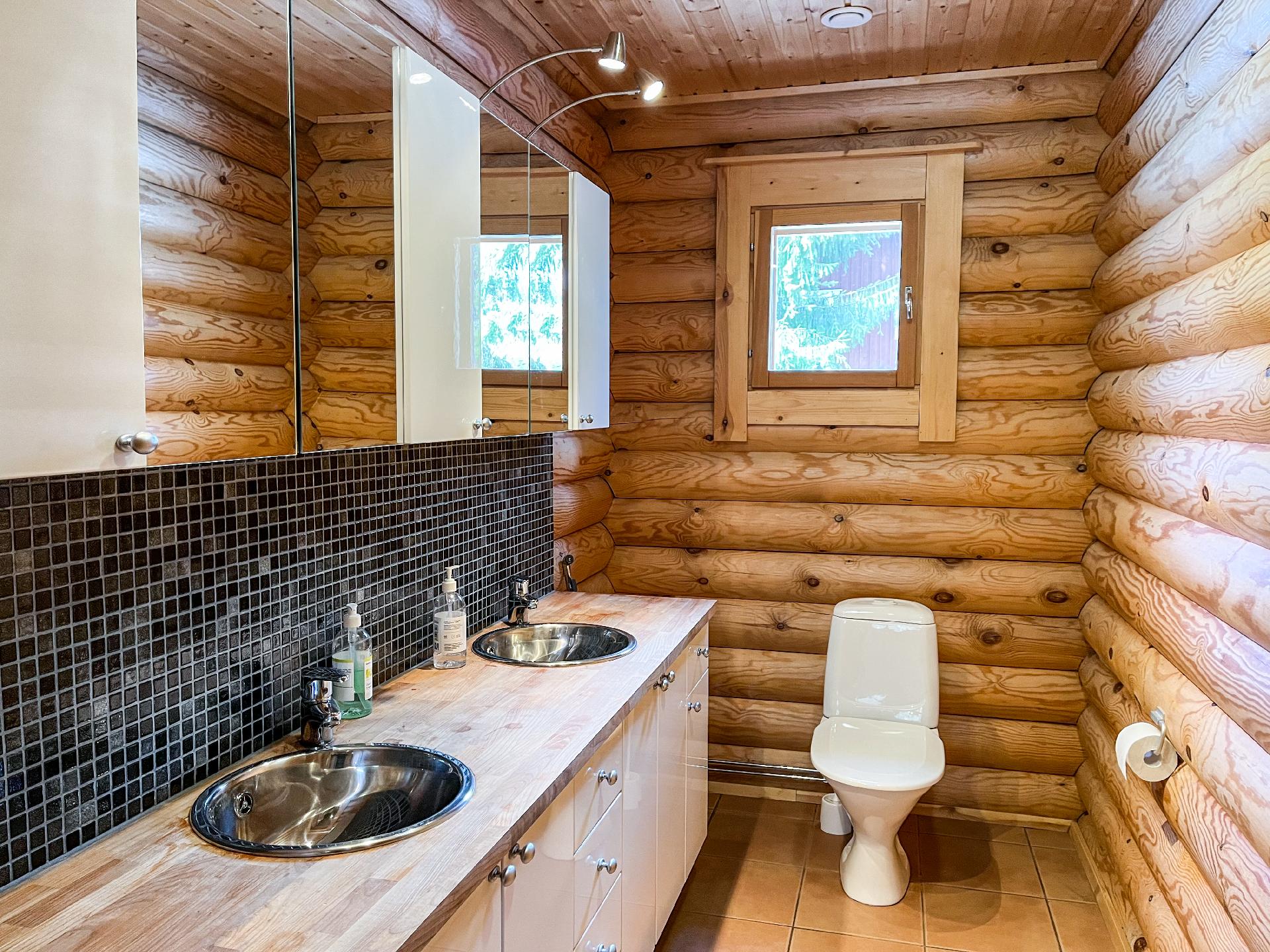 Keskikerroksen erillinen wc