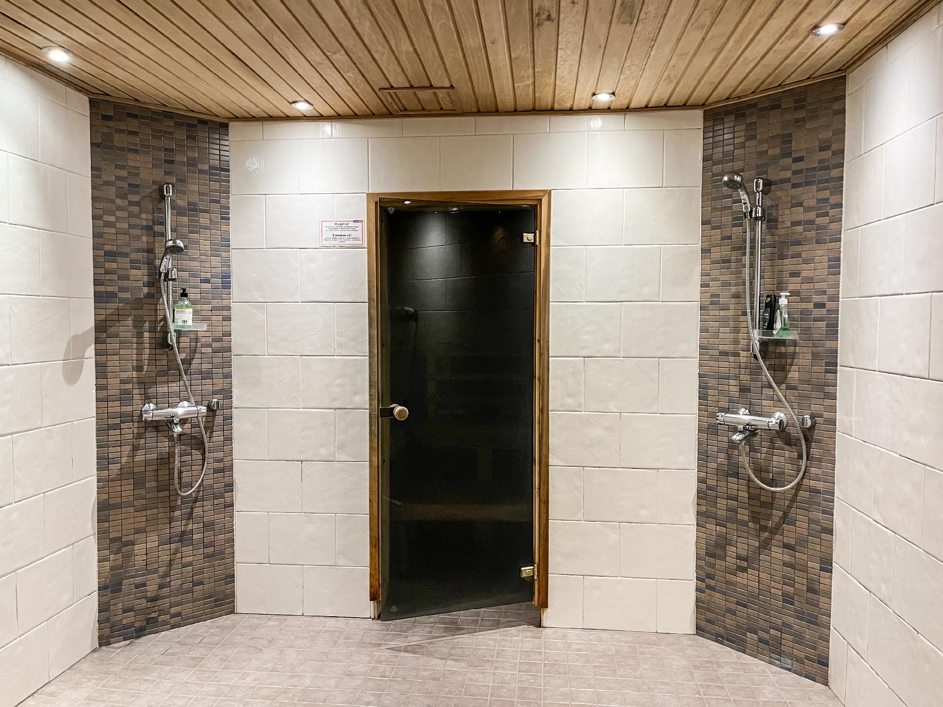 Alakerran kylpyhuone