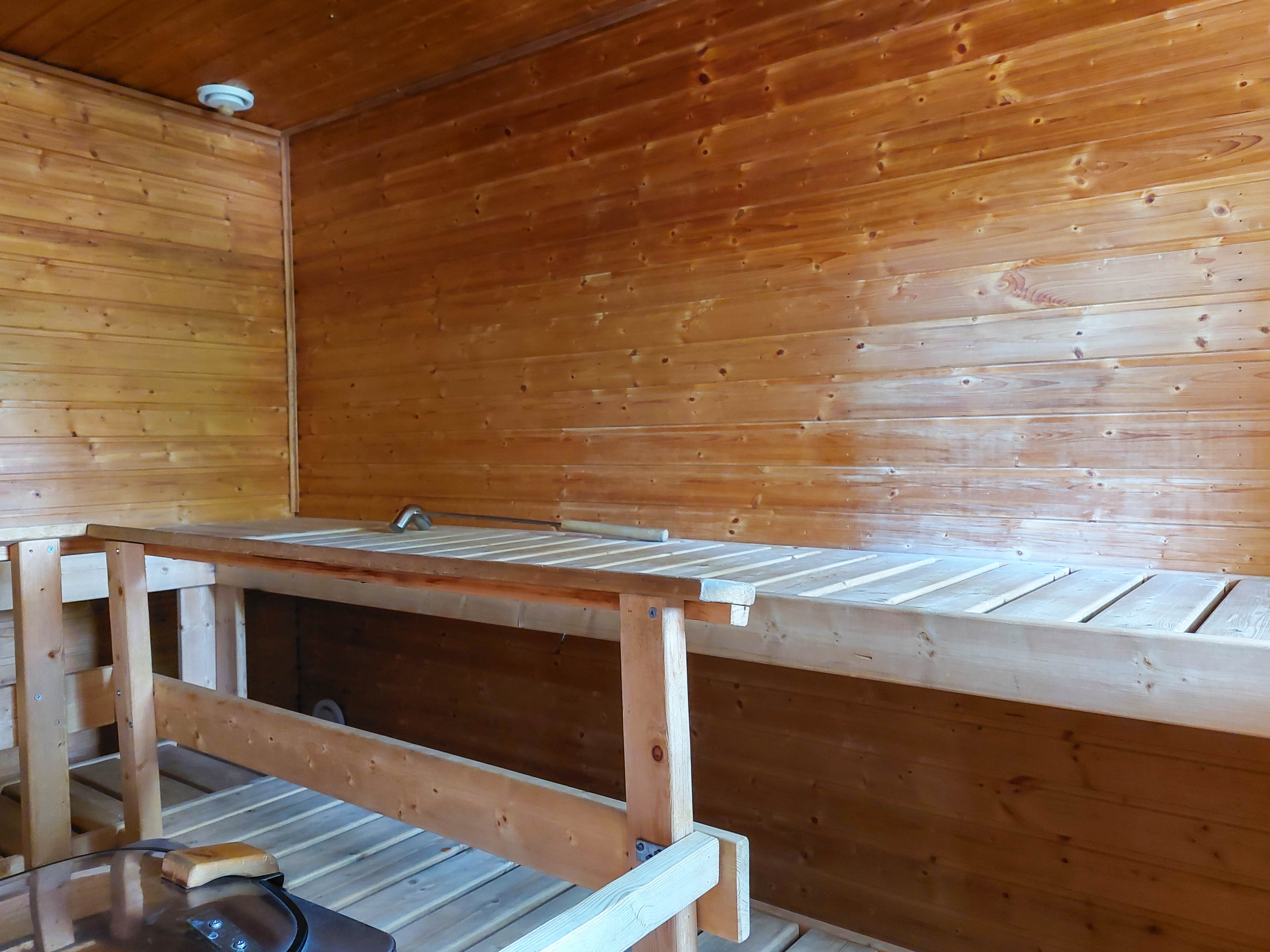 Saunassa Aina Valmis-kiuas