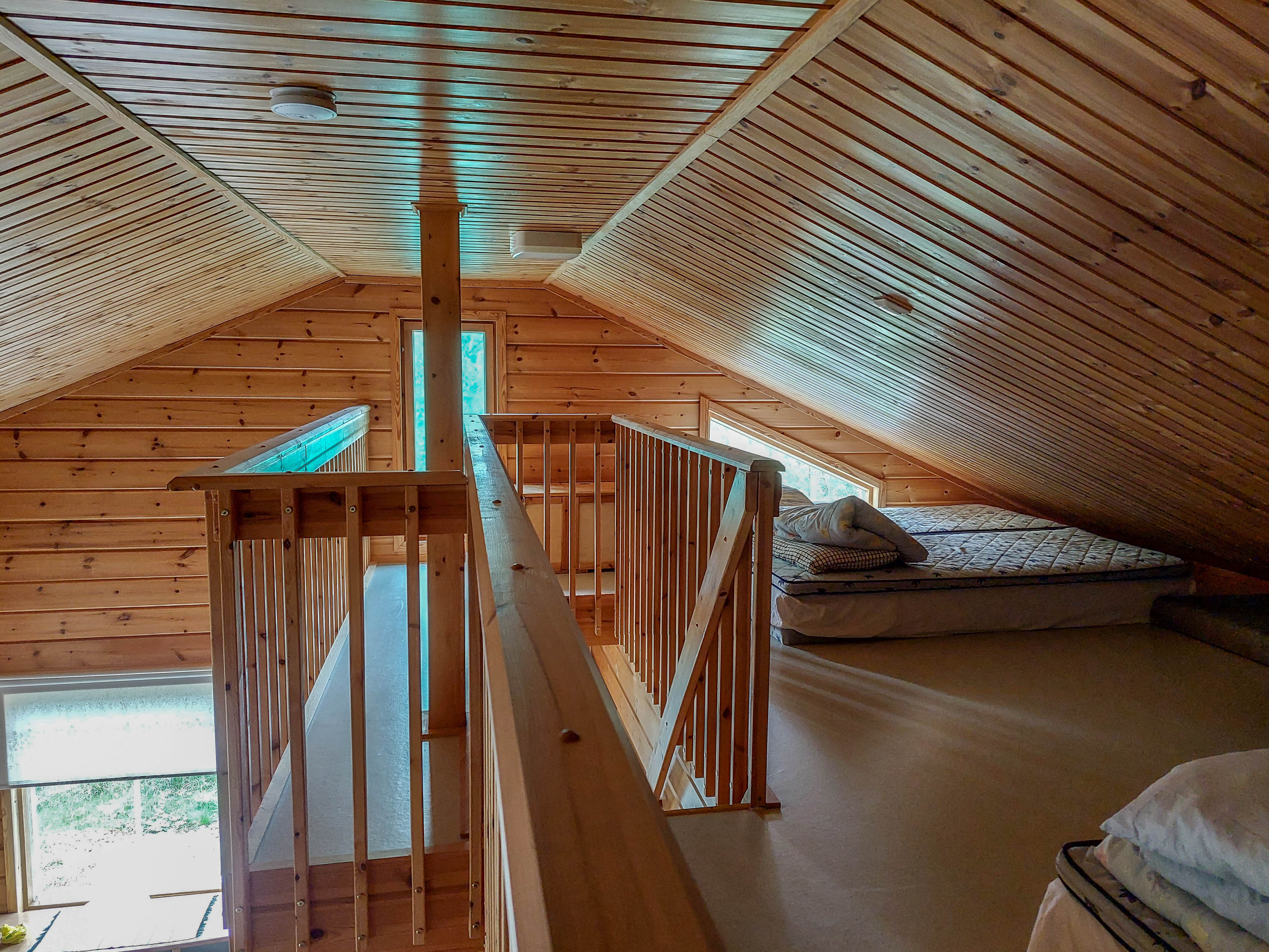 Parvella nukkumapaikkoja, ei seisomakorkeutta