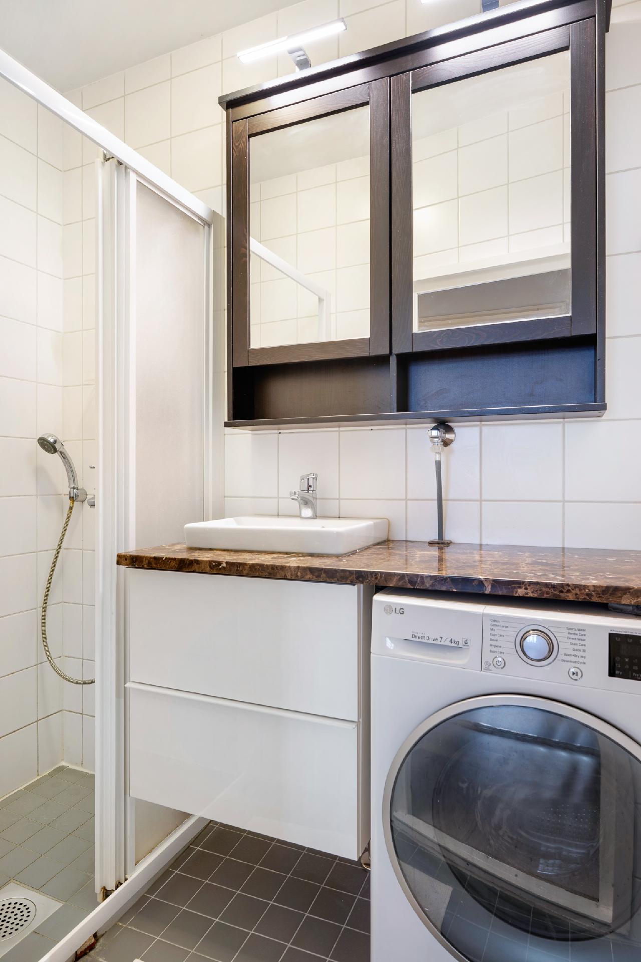 Kylpyhuone kivitasolla