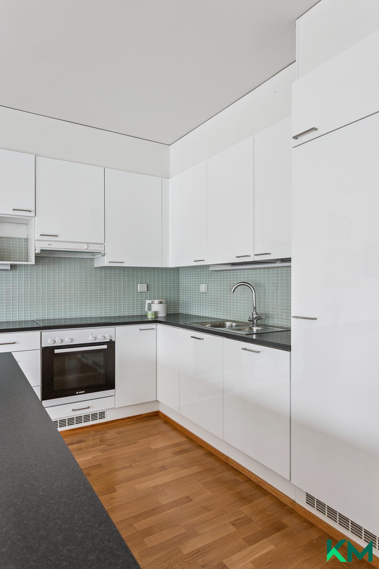 Kutomotie 8, Tali, Helsinki