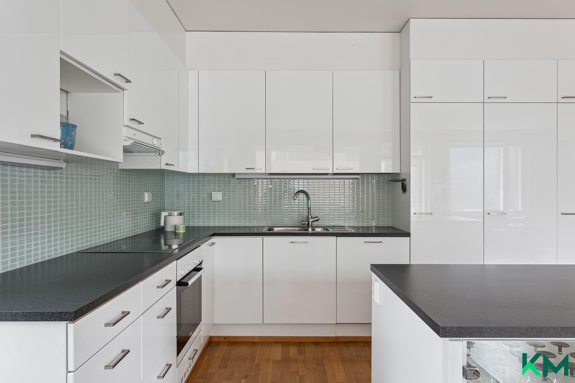 Kutomotie 8, Tali, Helsinki