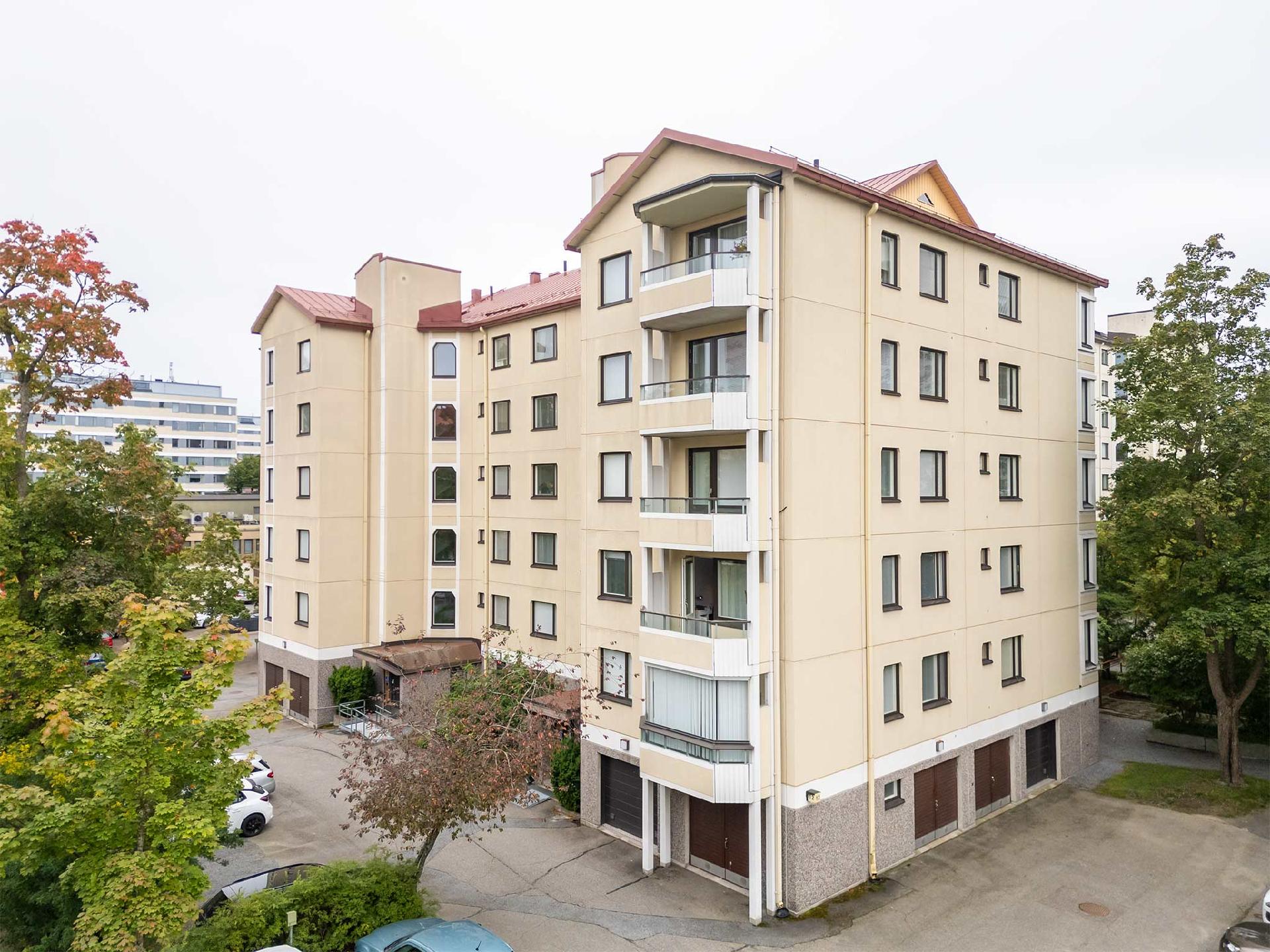 Julkisivu itään