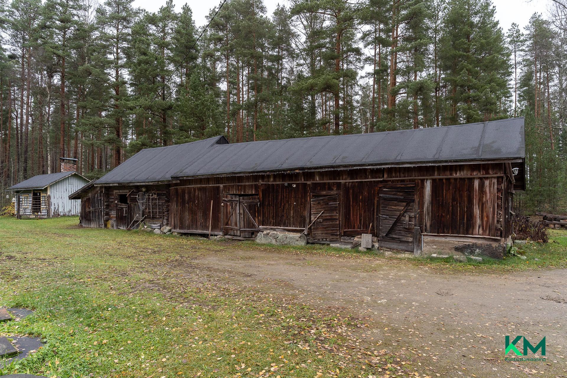 Vanha navetta/talousrakennus