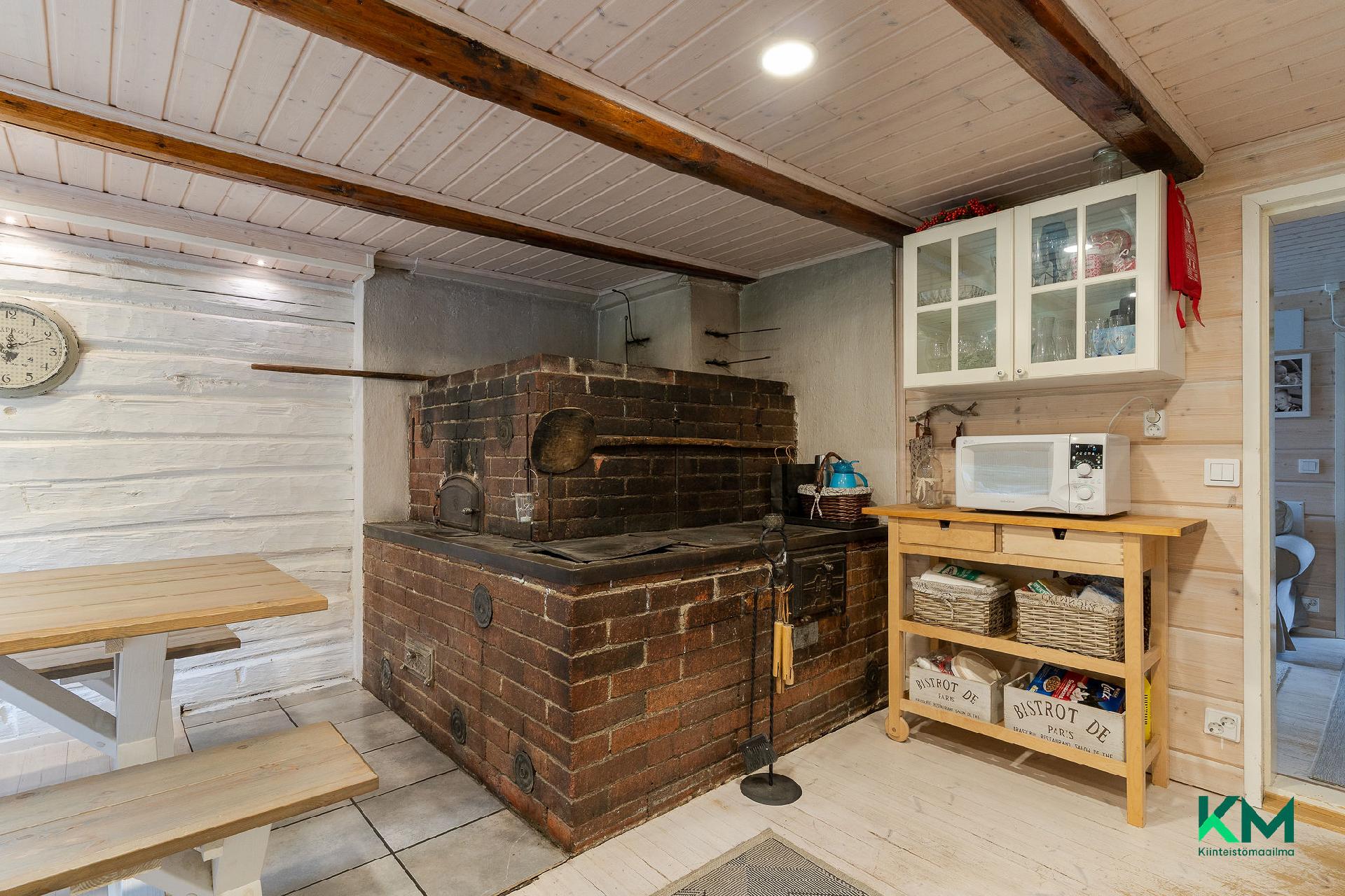 Lisää kuvia keittiöstä