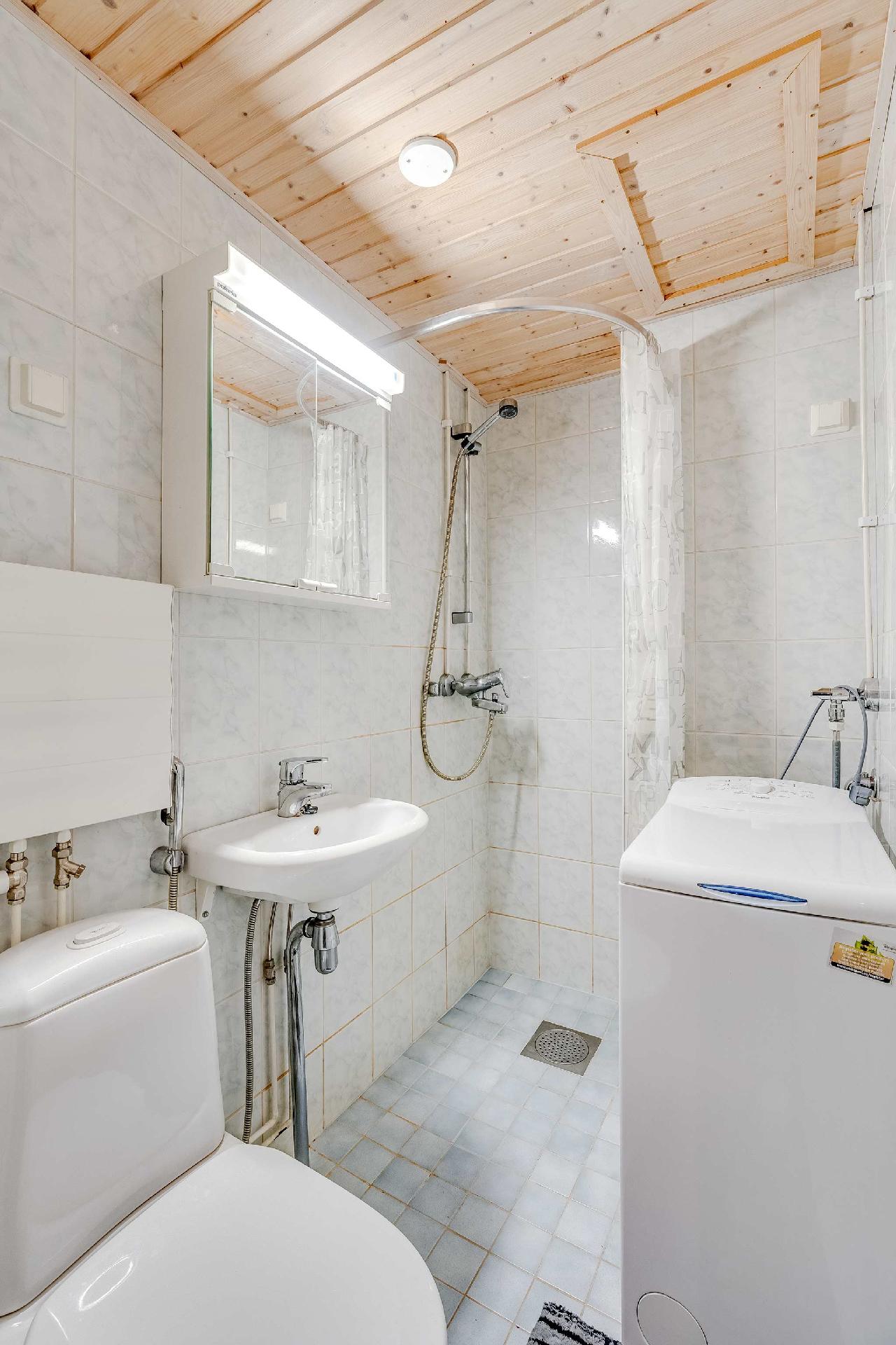 Kylpyhuone remontoitu vuonna 2005.