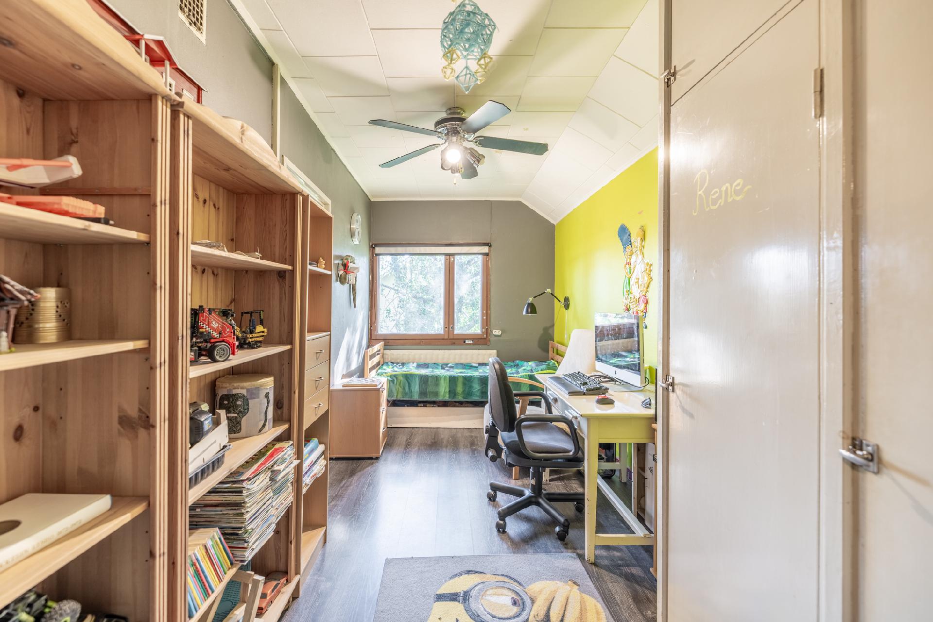 Yläkerran makuuhuone 1