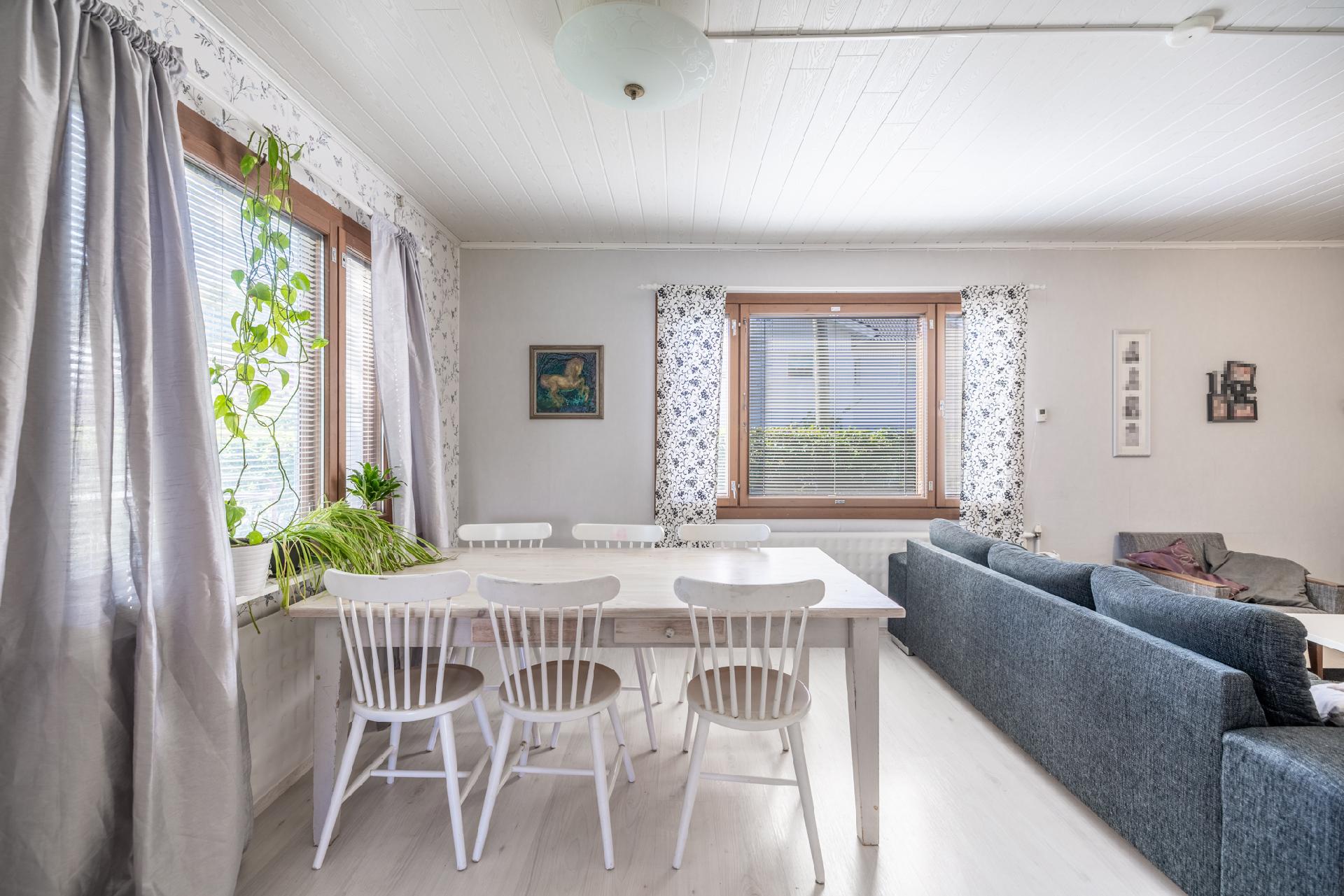 Tilaa myös ruokapöydälle