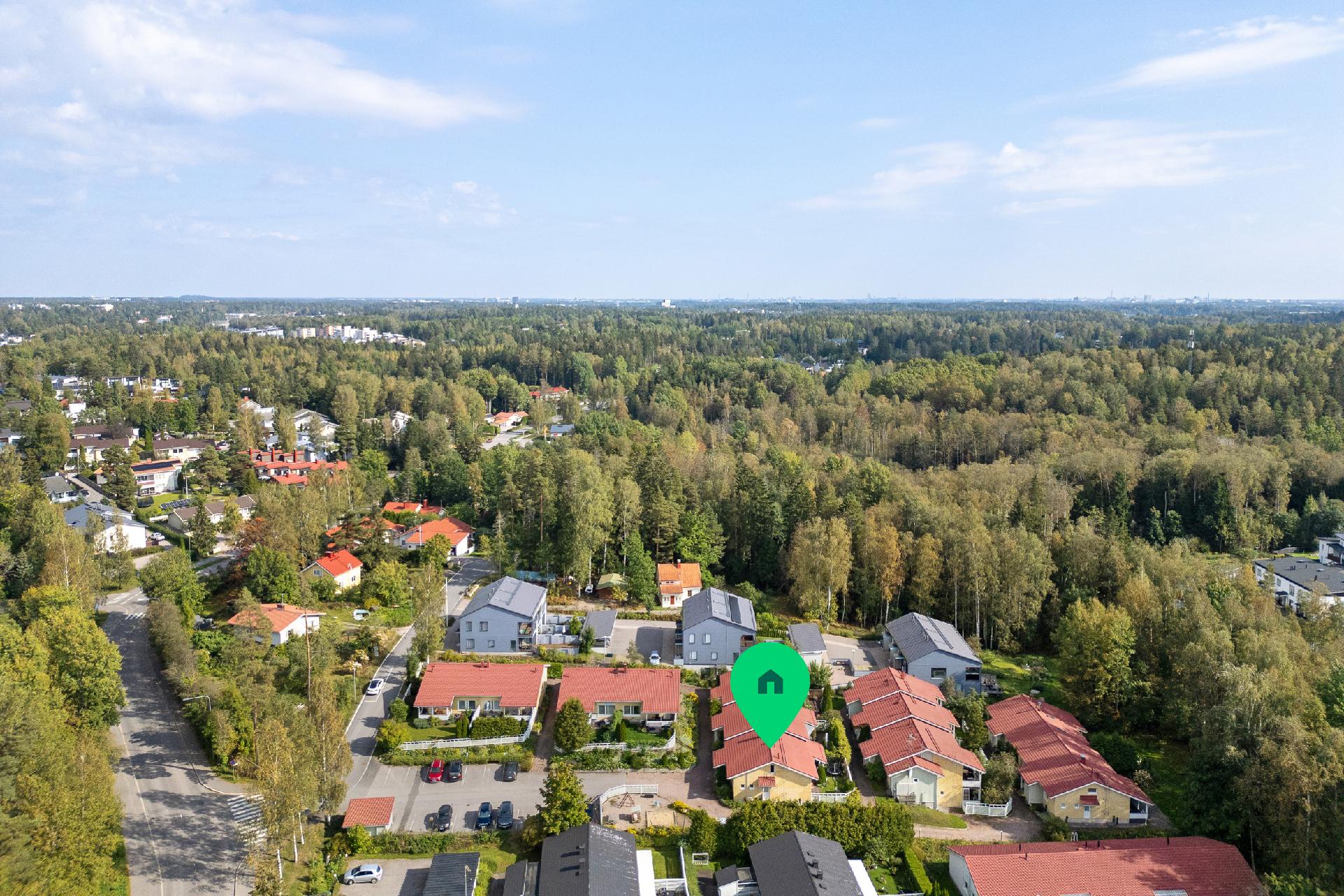 Keskuspuiston kainalossa