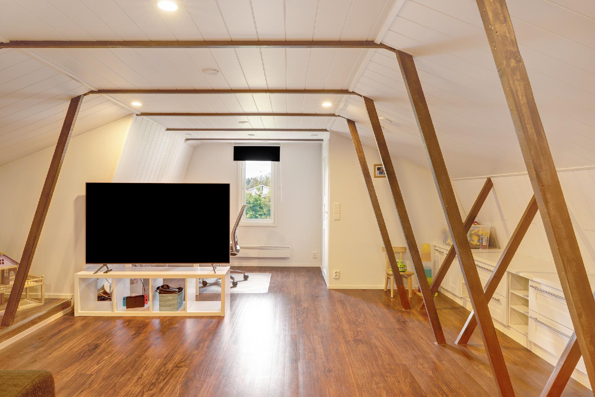 Monikäyttöinen ullakkotila