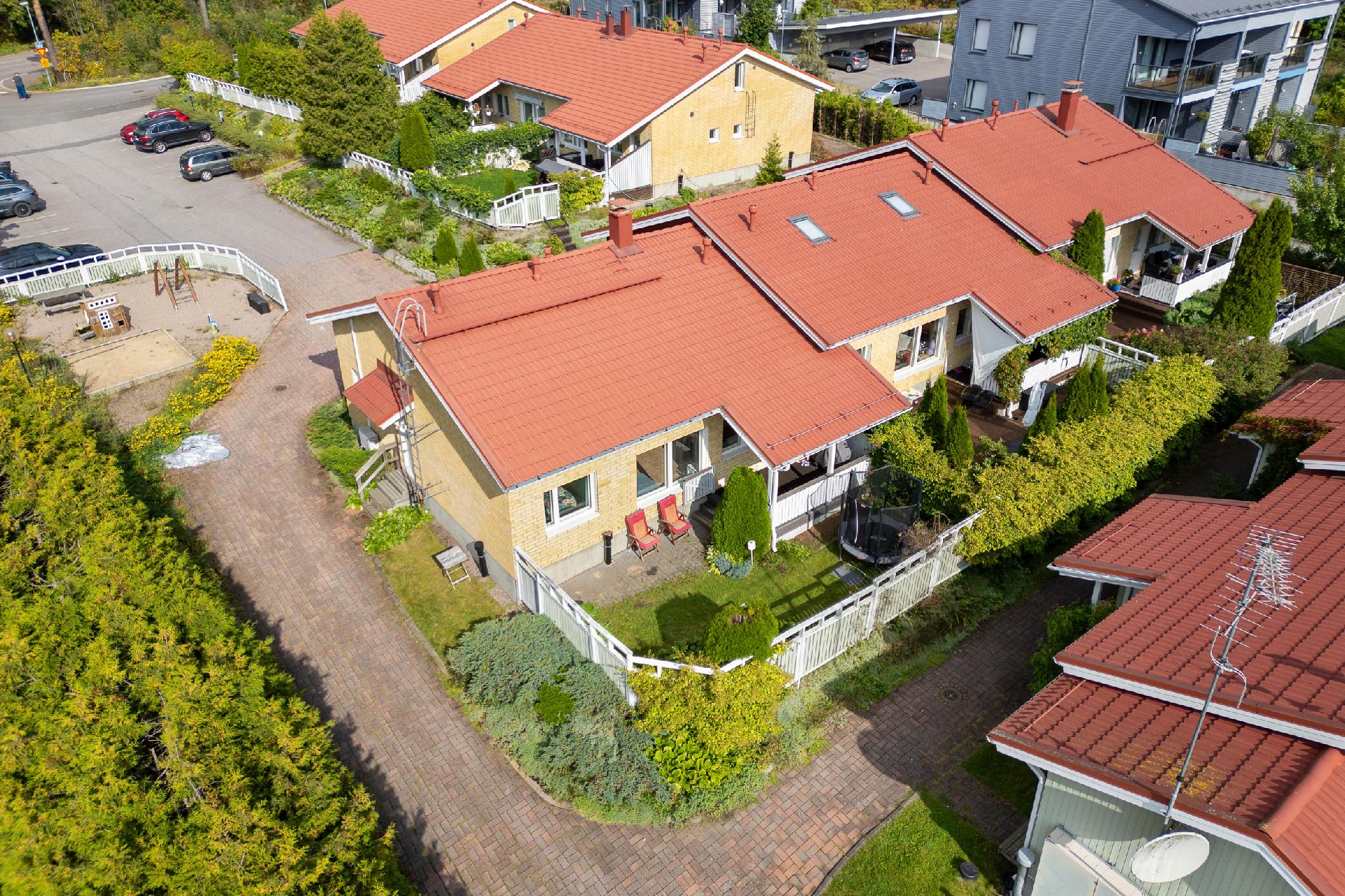 Aidatulle pihalle käynti myös portin kautta