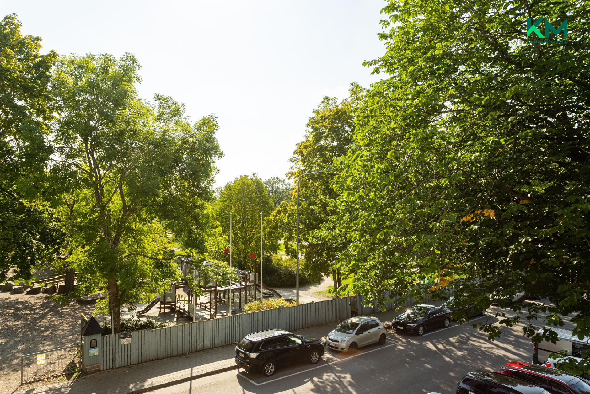 Näkymä asunnon ikkunasta