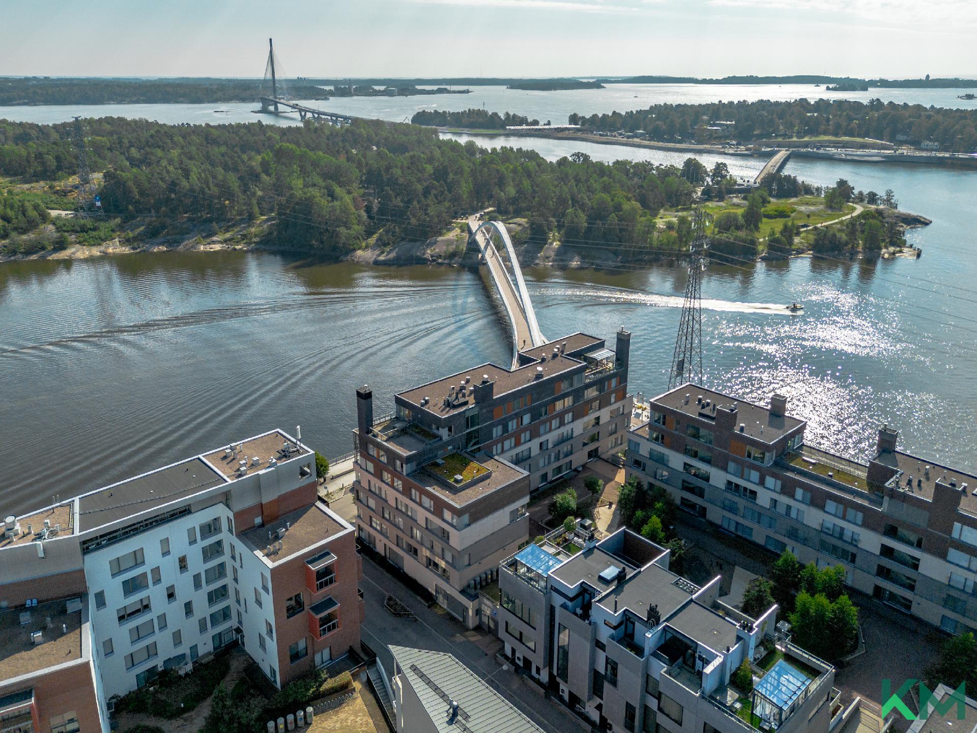 Mustikkamaan ulkoilumaastot aivan vieressä-