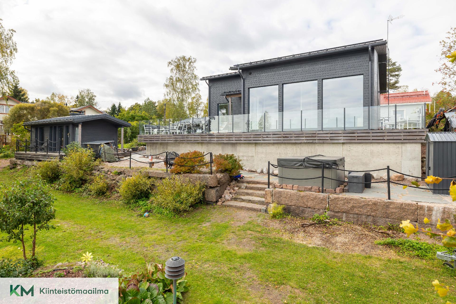 Ulkoporeammeeseen saunasta tai ilman saunaa