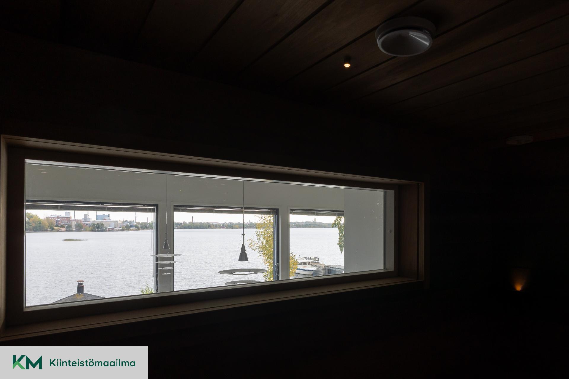 Sisäsaunan lauteiltakin merinäköala