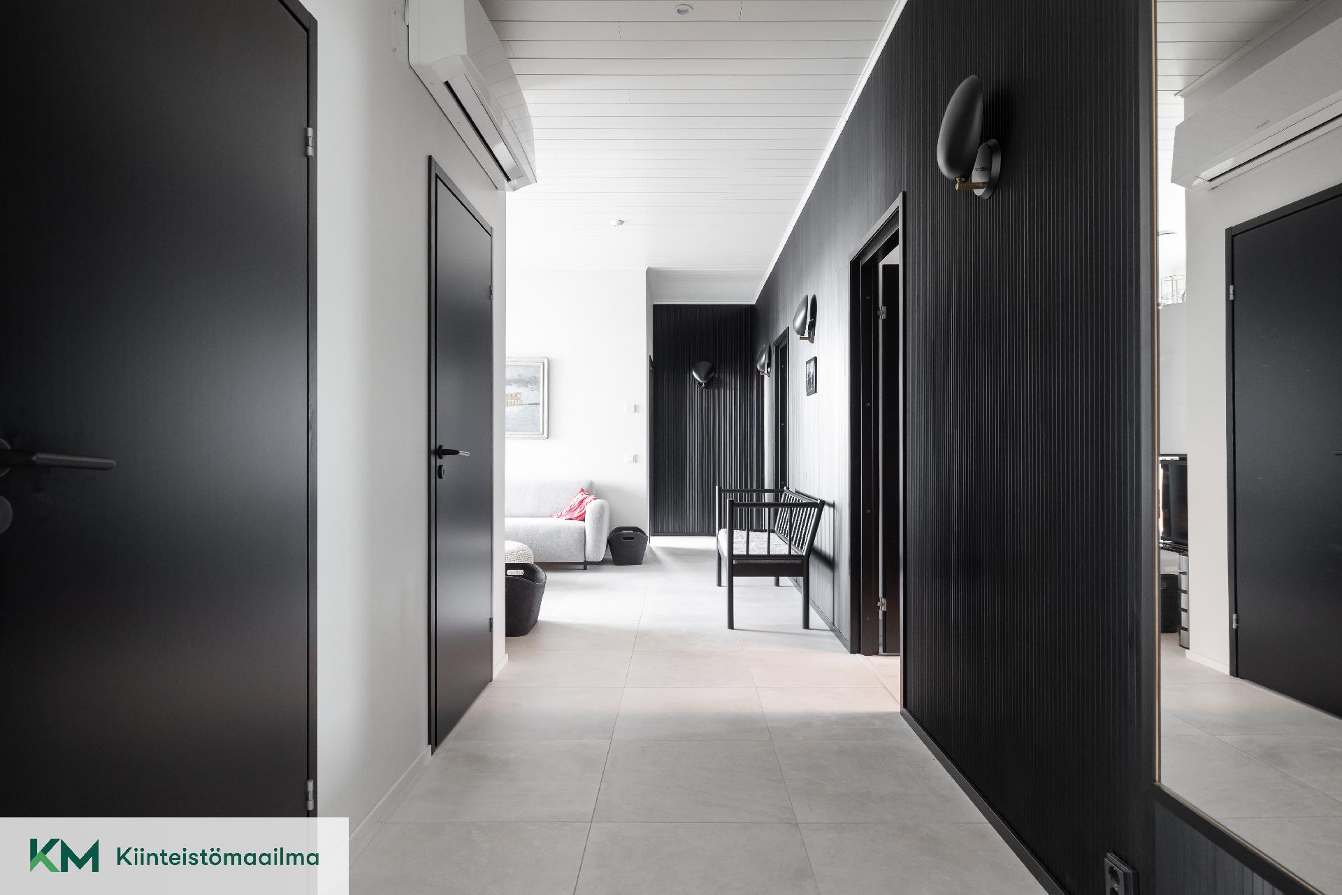 Tyylikkäät materiaalivalinnat luovat harmoniaa