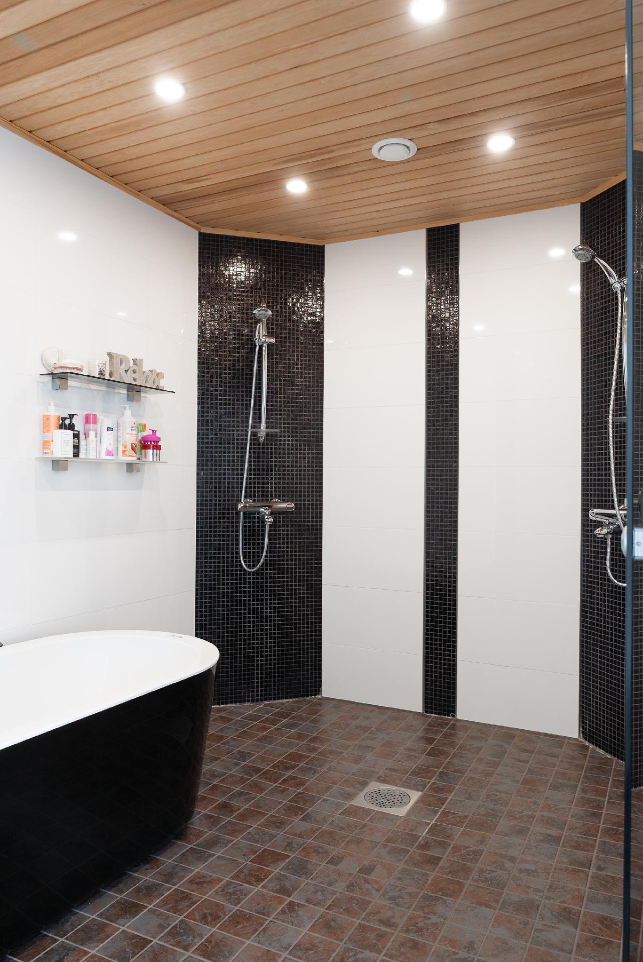 Alakerran kylpyhuone