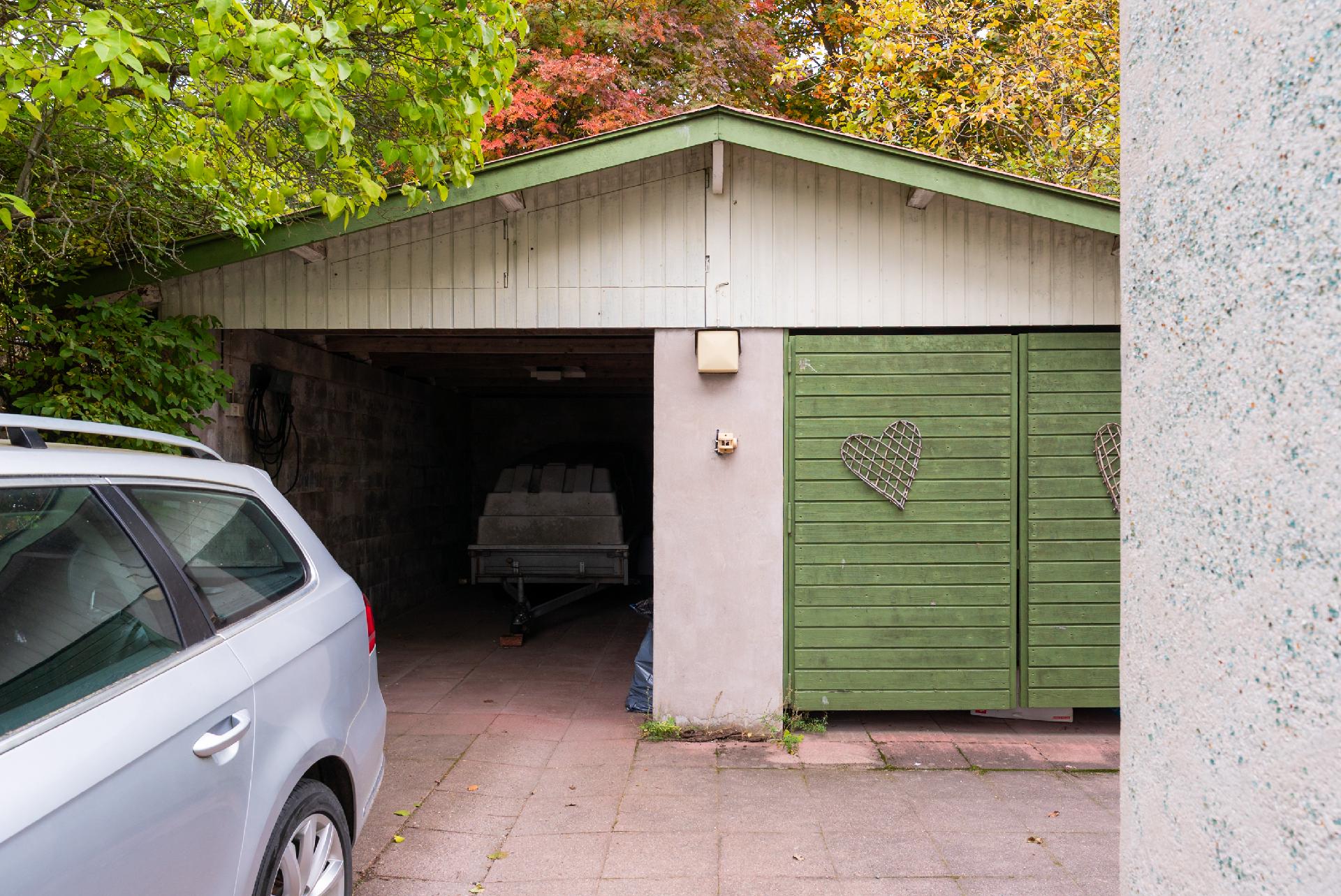 Autokatos ja varasto