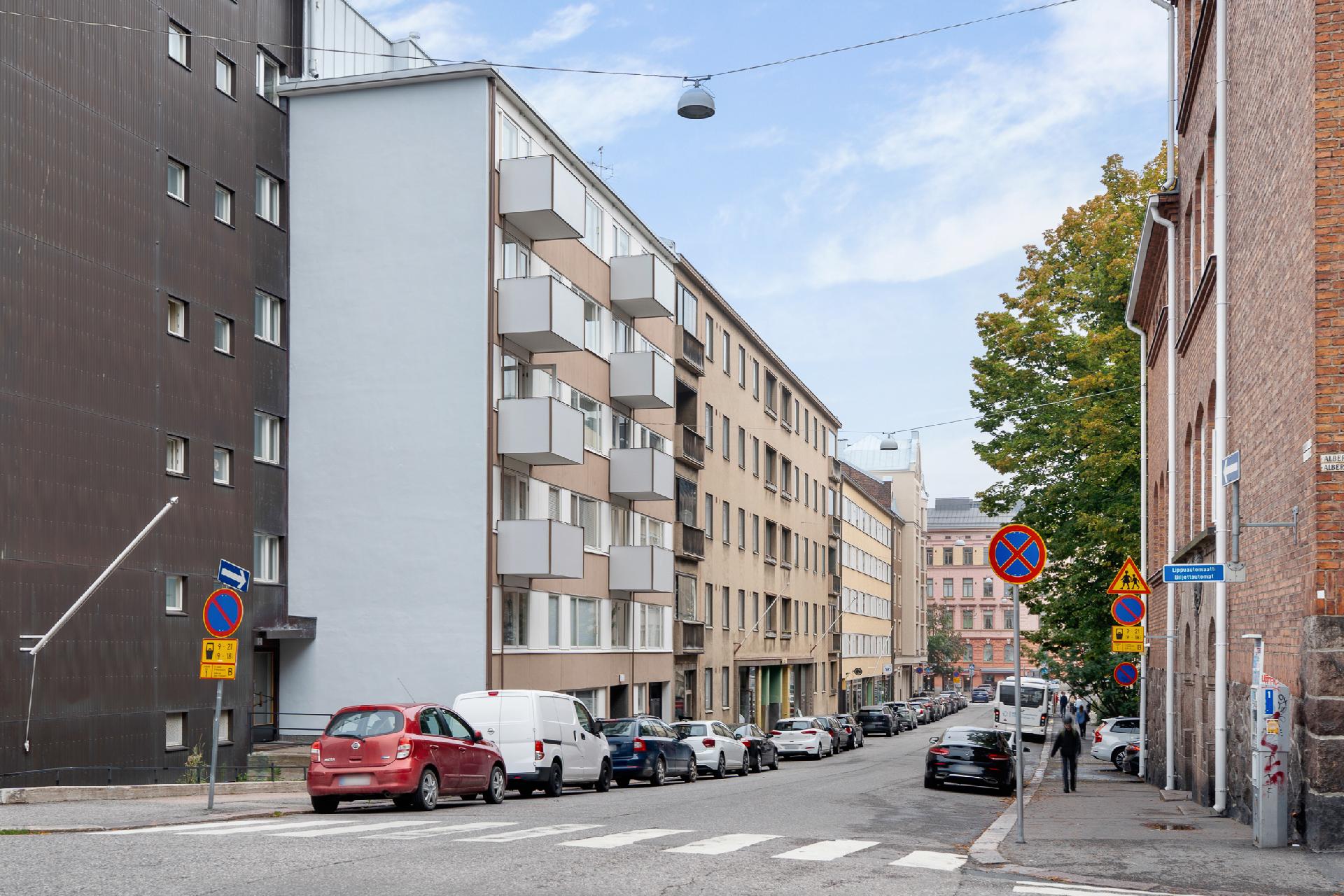 Julkisivu