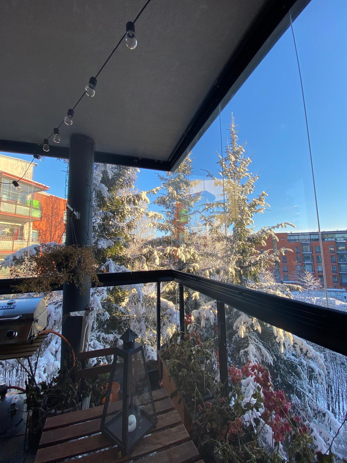 Talvinen parvekekuva 