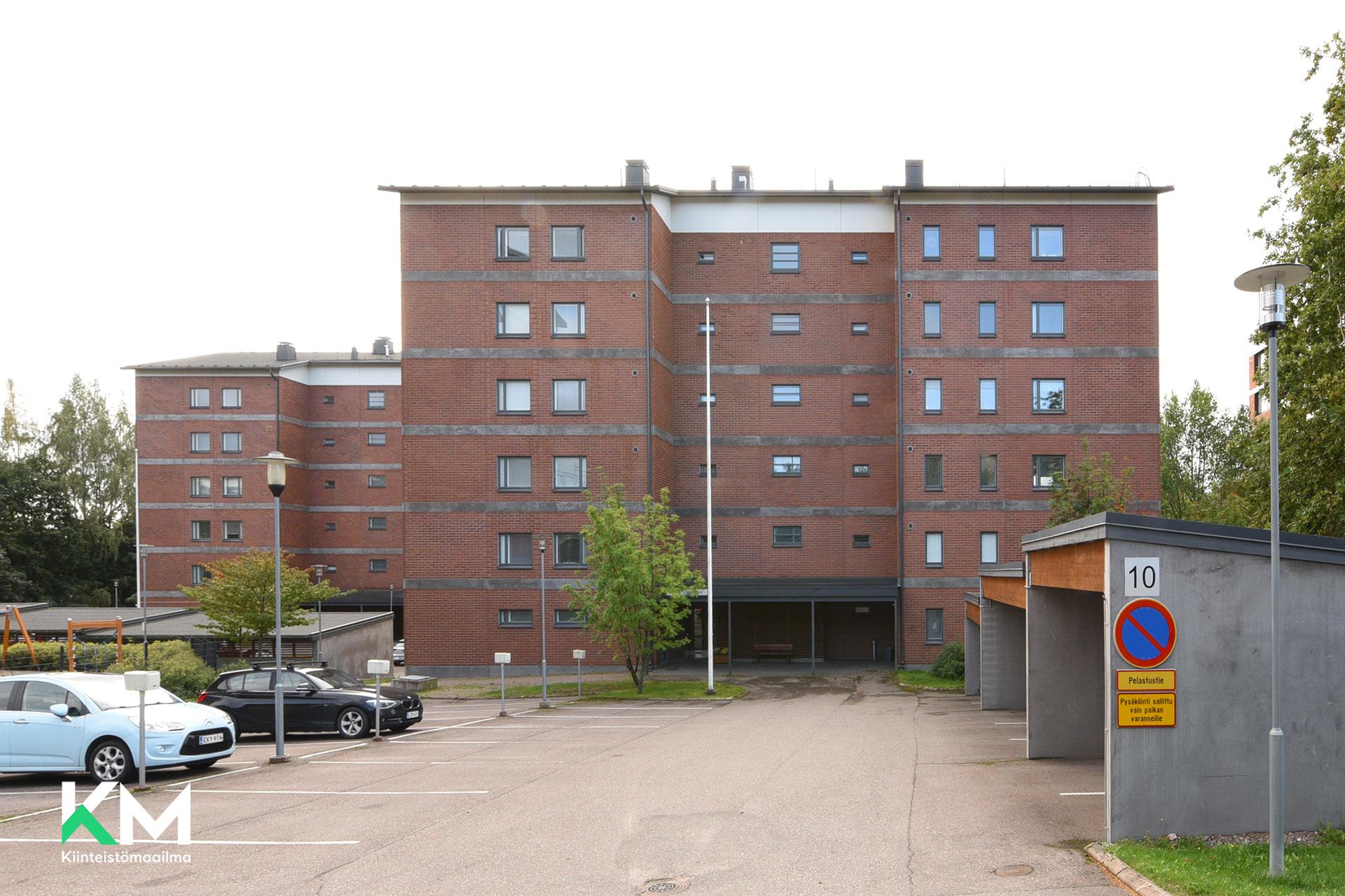 Radansivunkatu 10, Asemantausta, Lahti
