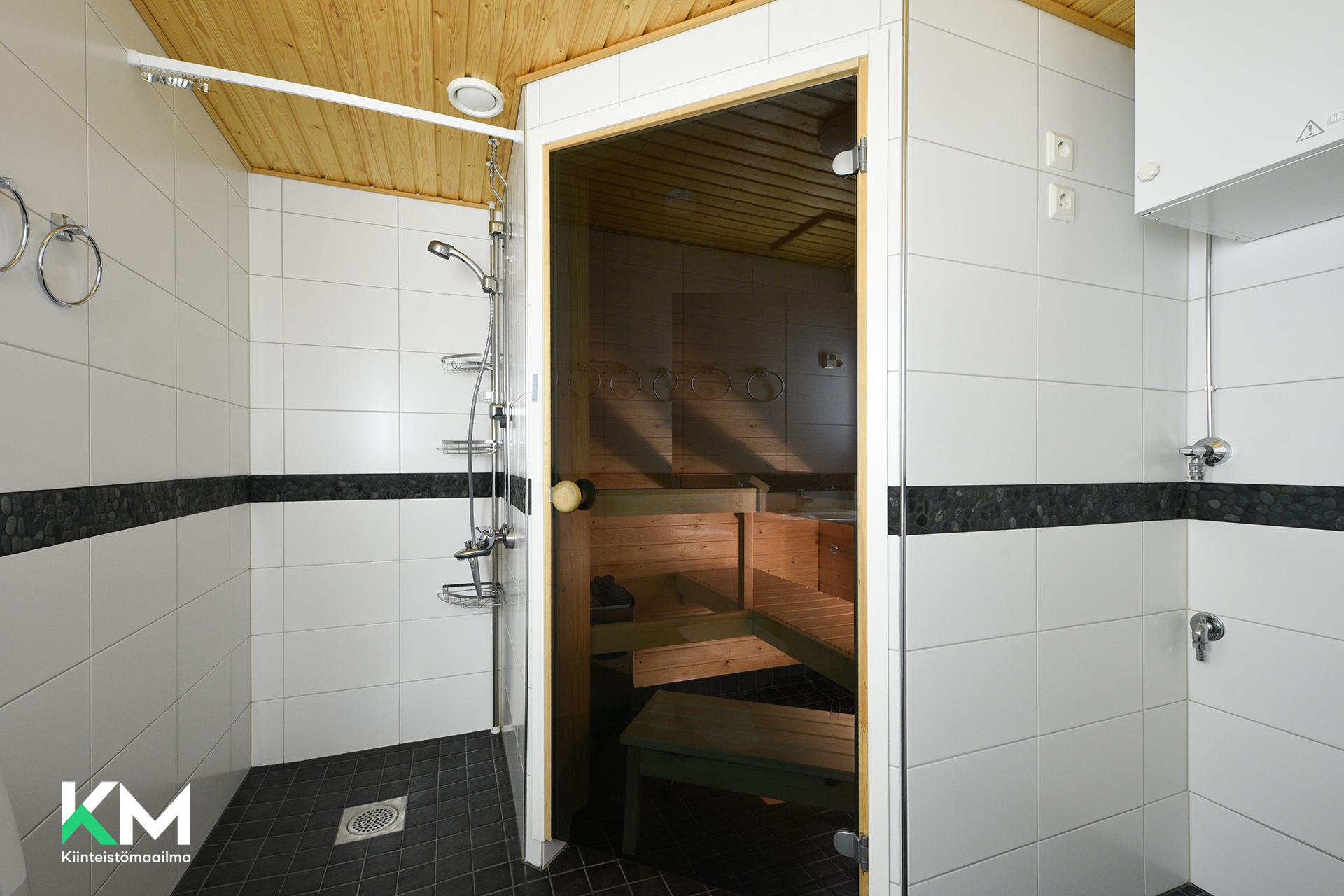 Radansivunkatu 10, Asemantausta, Lahti