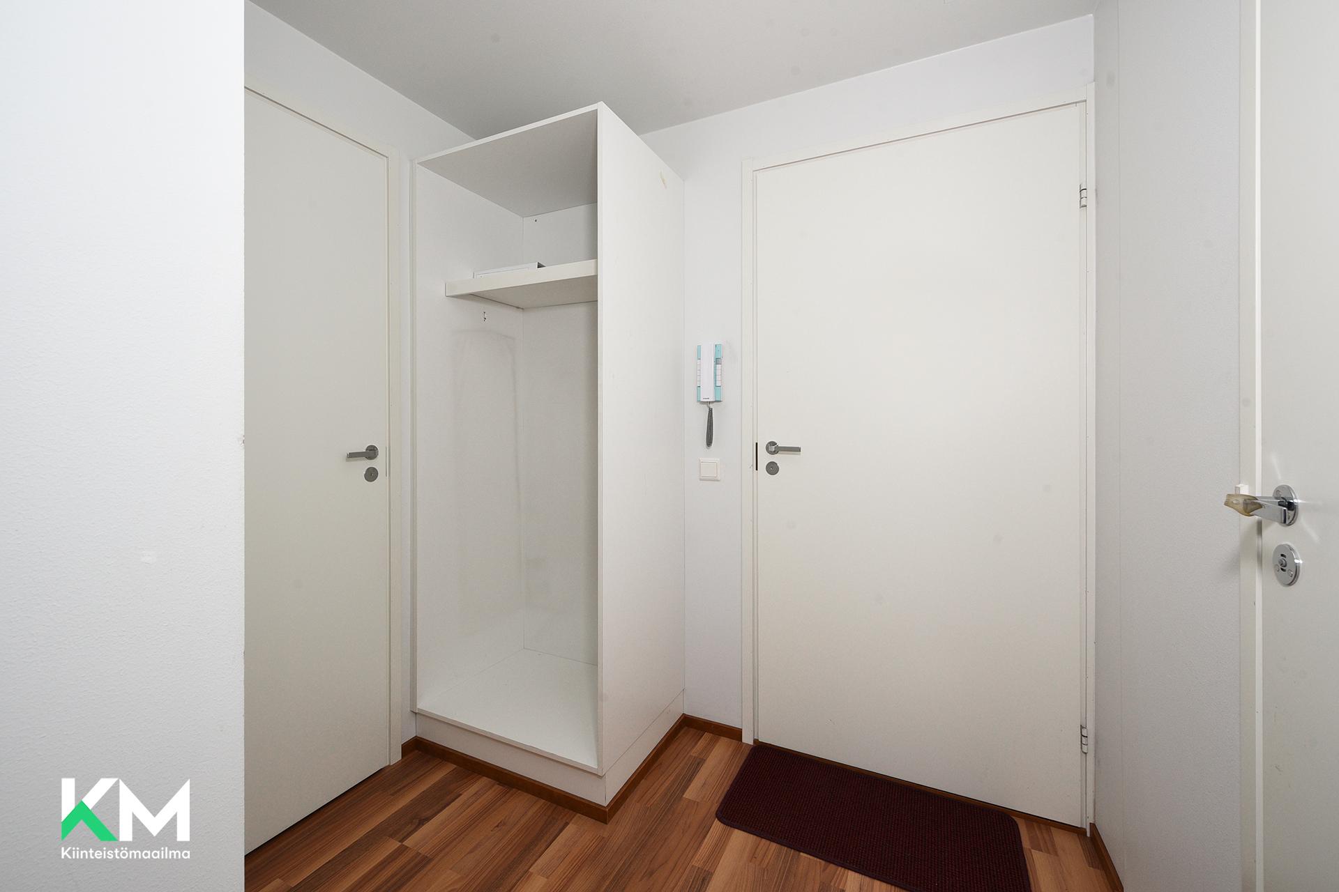 Radansivunkatu 10, Asemantausta, Lahti