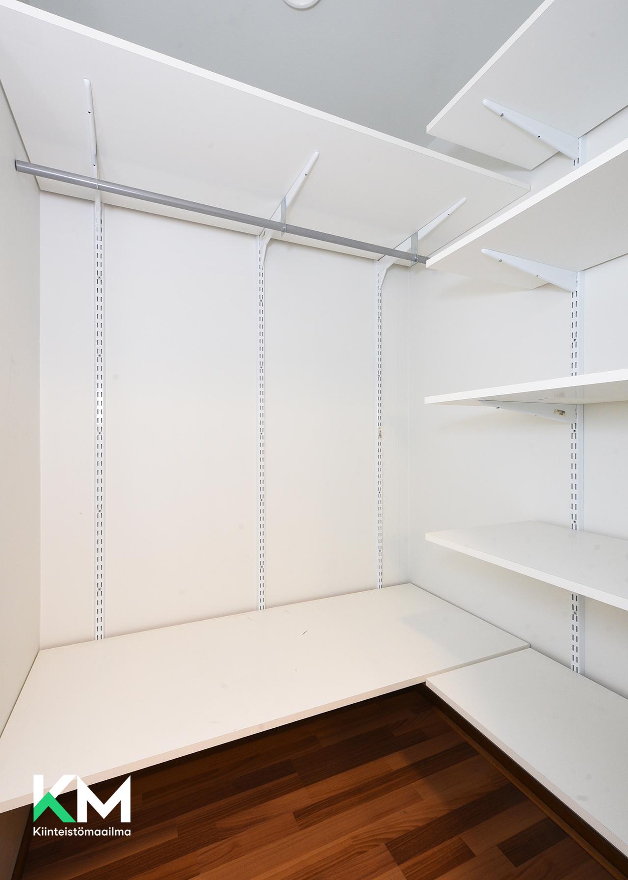 Radansivunkatu 10, Asemantausta, Lahti