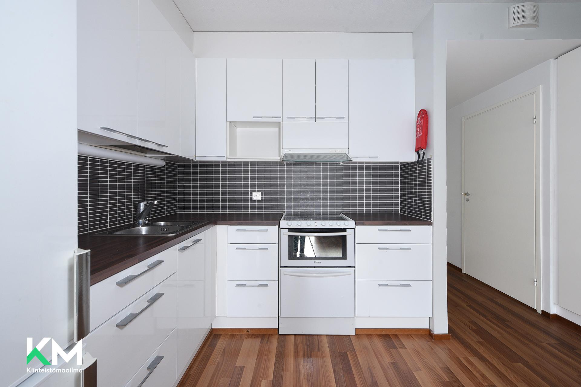 Radansivunkatu 10, Asemantausta, Lahti