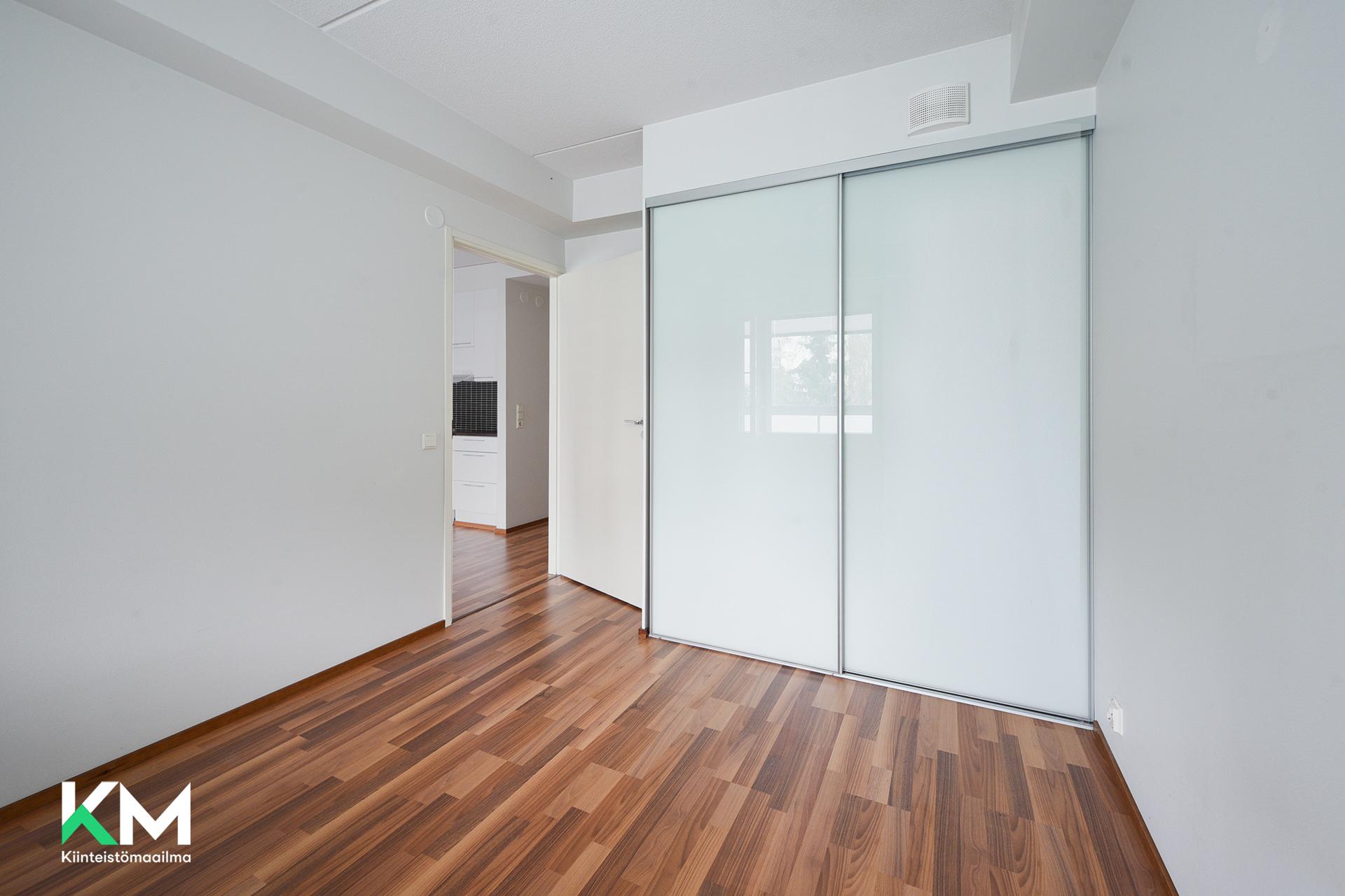 Radansivunkatu 10, Asemantausta, Lahti