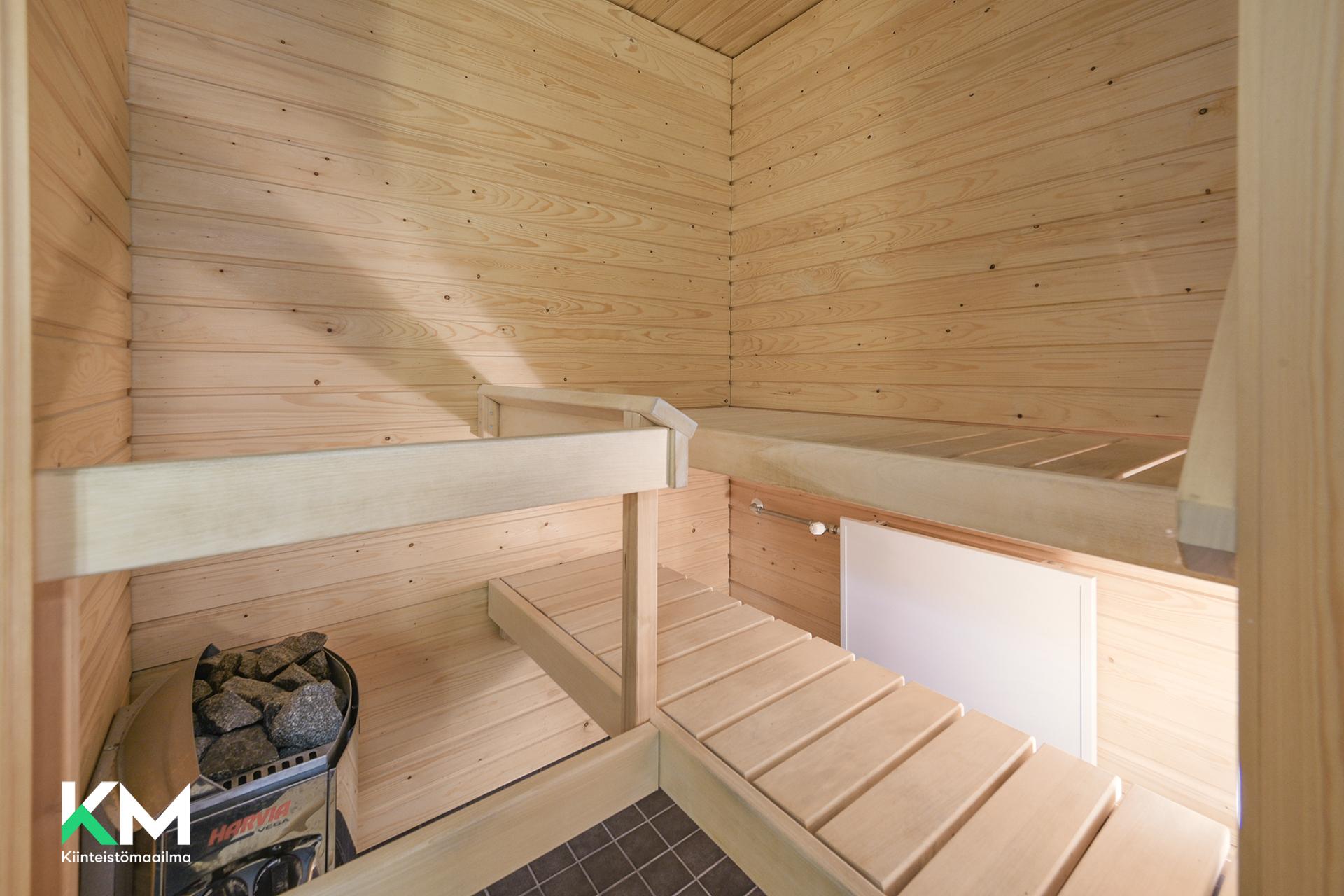 Radansivunkatu 10, Asemantausta, Lahti