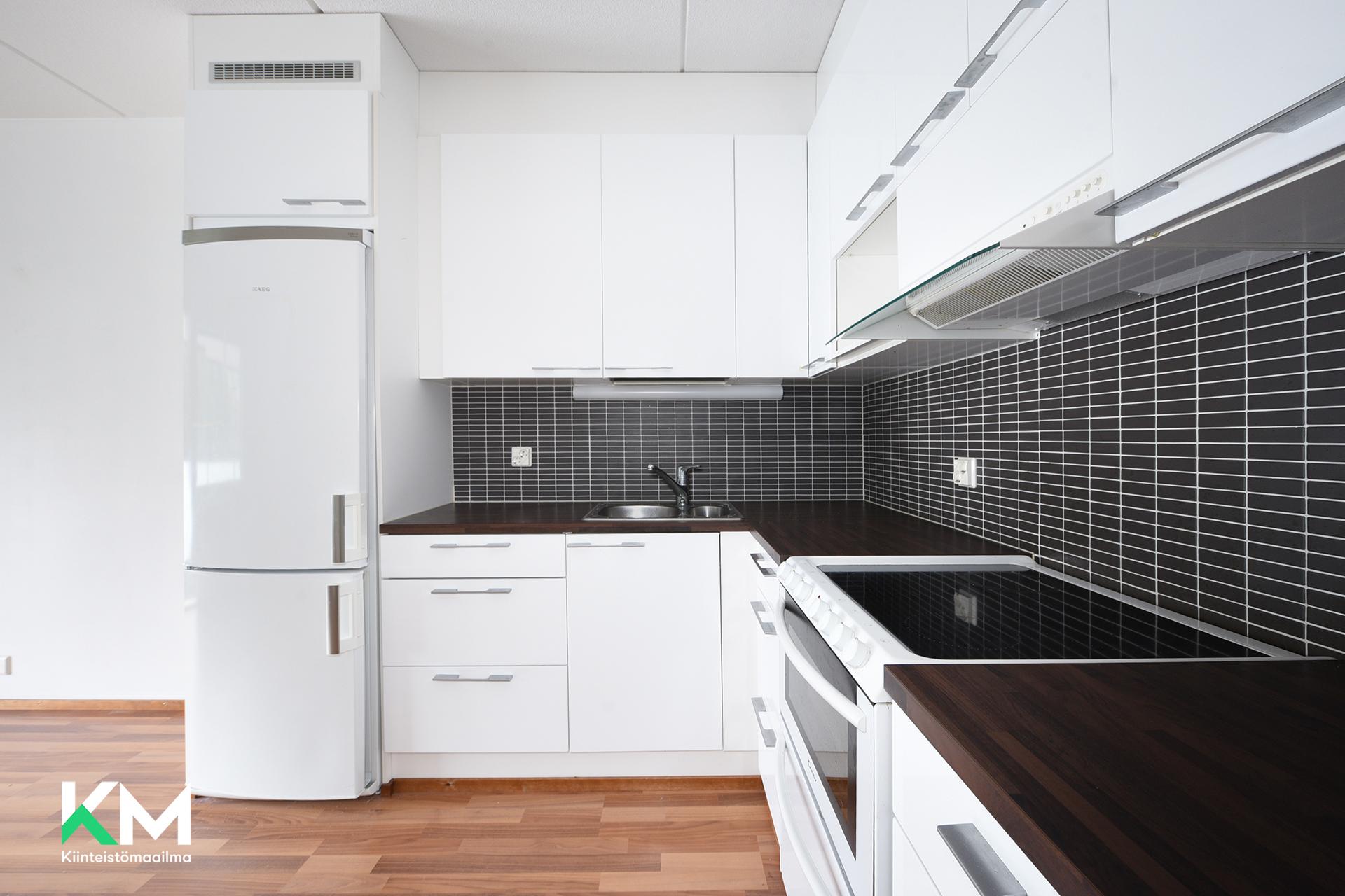 Radansivunkatu 10, Asemantausta, Lahti