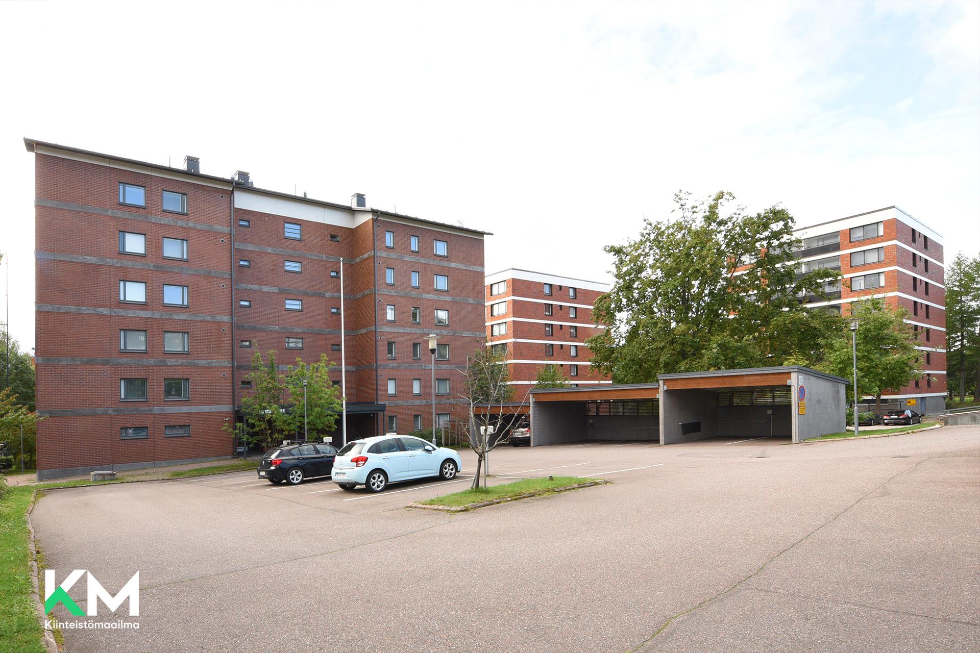 Radansivunkatu 10, Asemantausta, Lahti