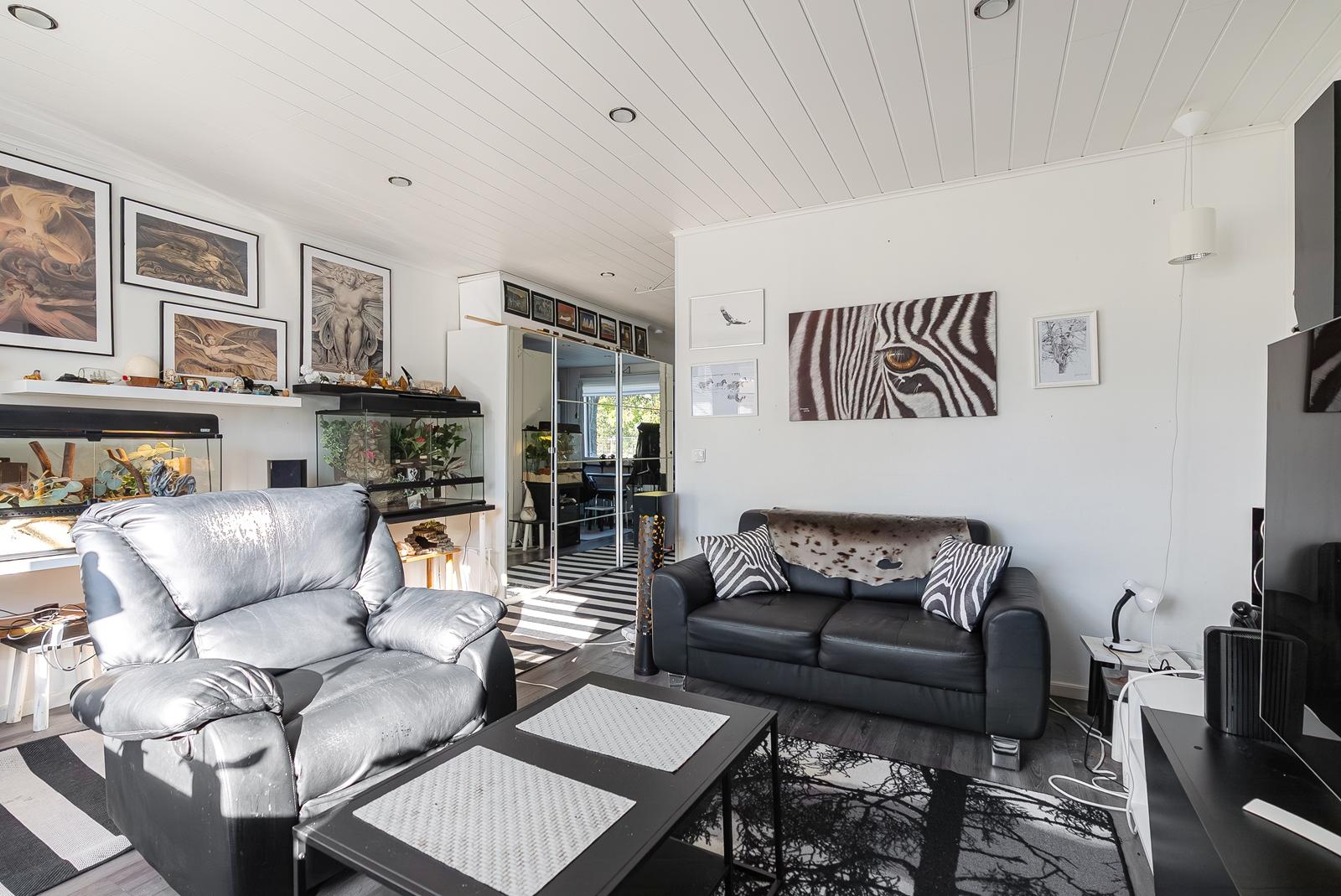 Kansakoulunkatu 20, Keskusta, Järvenpää