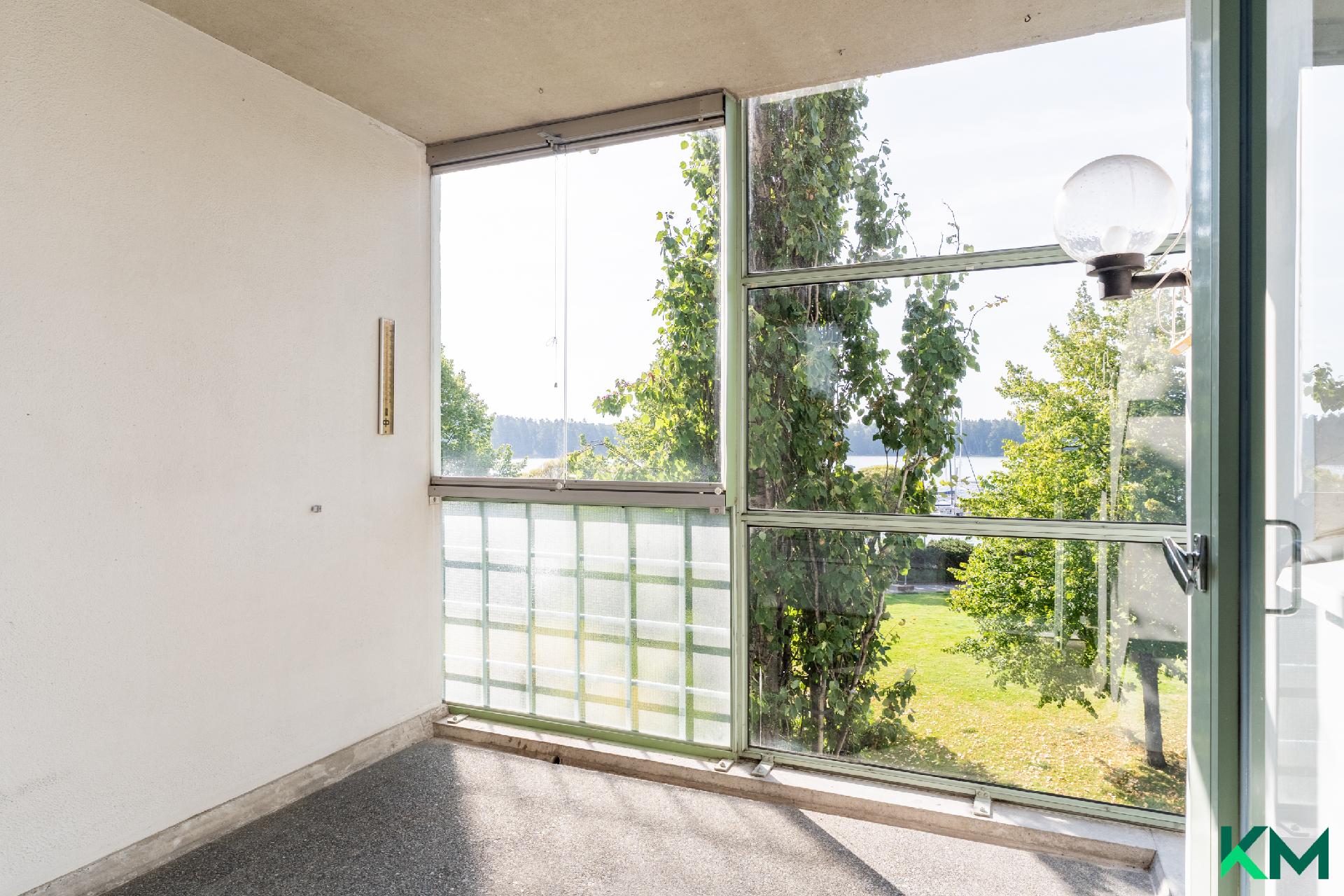 Lasitettu parveke toimi lisähuoneena läpi vuoden