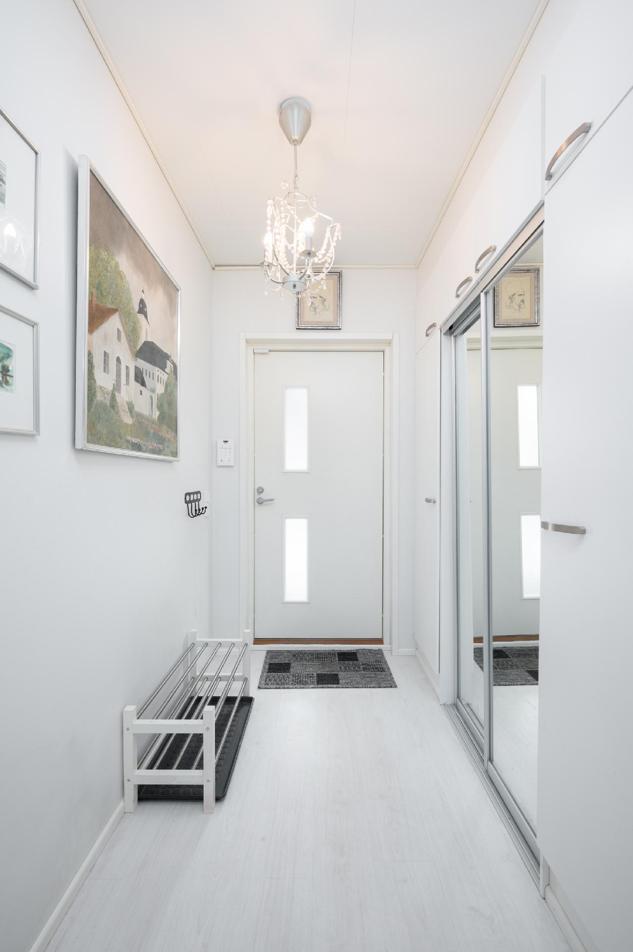 Miekkamiehentie 4, Kannisto, Vantaa