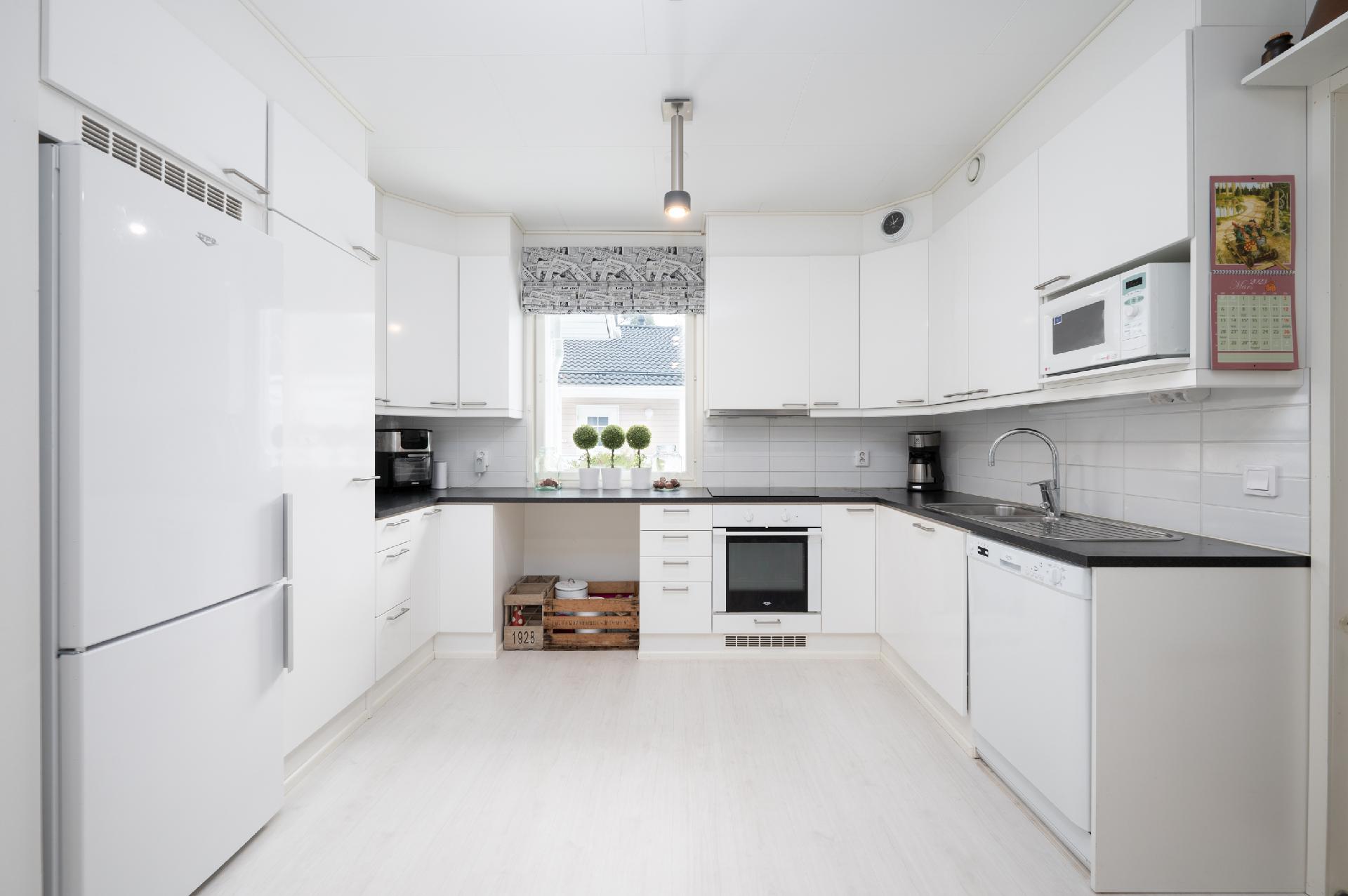 Miekkamiehentie 4, Kannisto, Vantaa