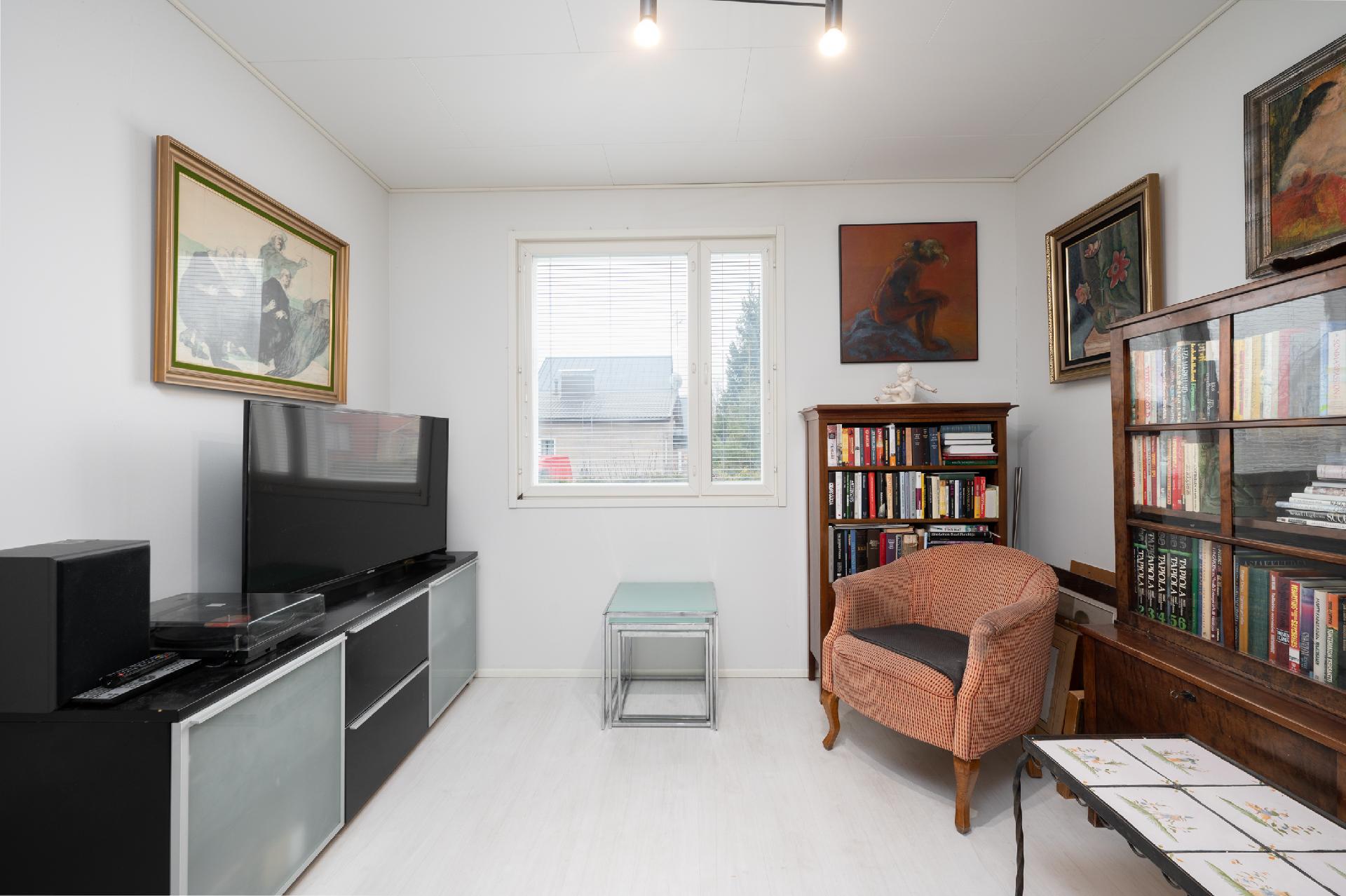 Miekkamiehentie 4, Kannisto, Vantaa