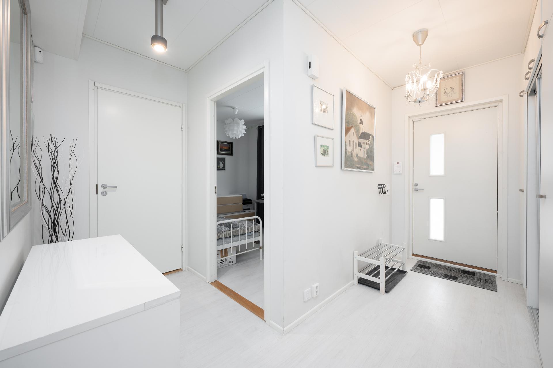 Miekkamiehentie 4, Kannisto, Vantaa