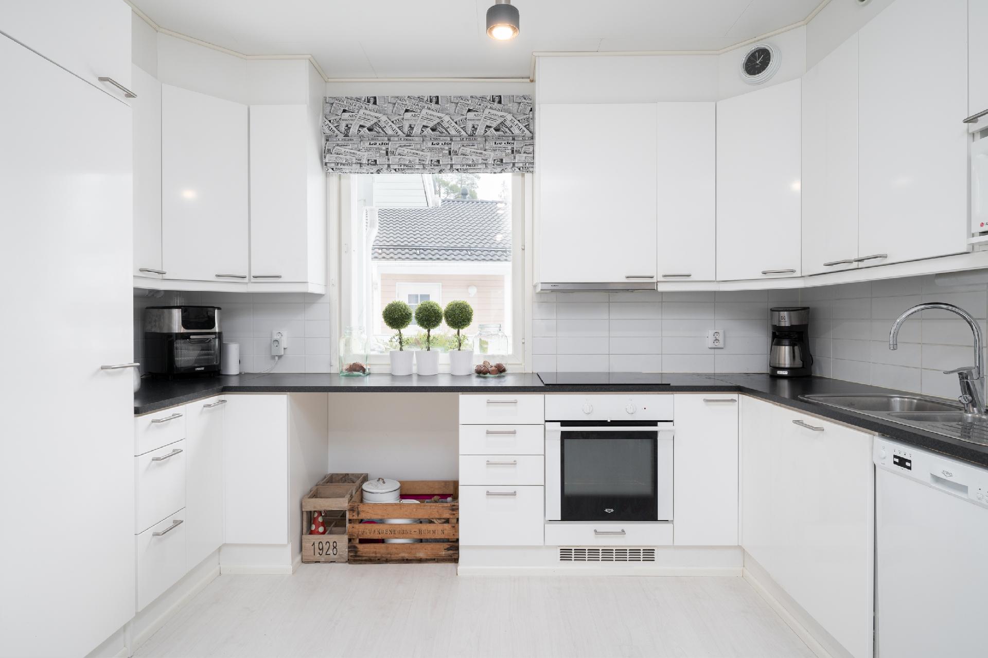 Miekkamiehentie 4, Kannisto, Vantaa