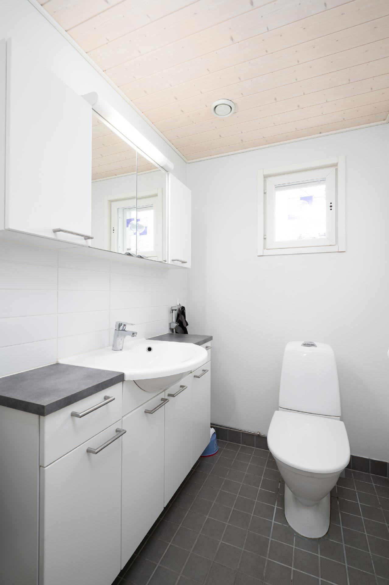 Miekkamiehentie 4, Kannisto, Vantaa