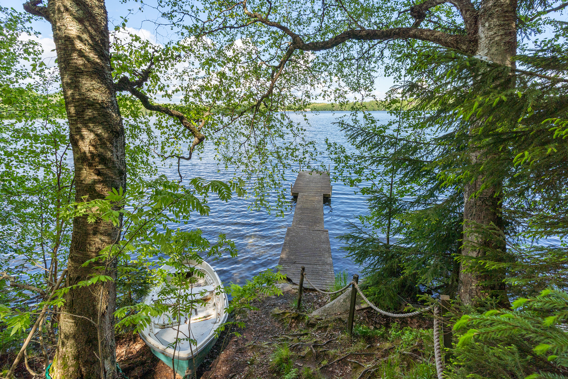 Yhteinen venevalkama Kaukajärven rannalla
